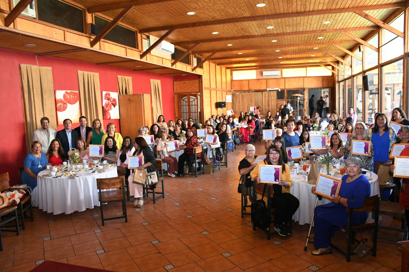 LOS ANDES: Los Andes reconoció a 33 mujeres inspiradoras en ceremonia conmemorativa