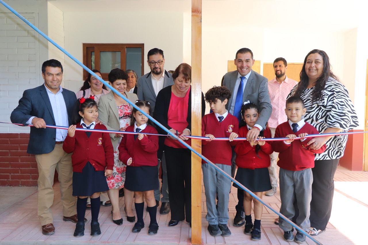 PANQUEHUE: Inauguran anhelados servicios higiénicos en Escuela Ema Lobos Reyes