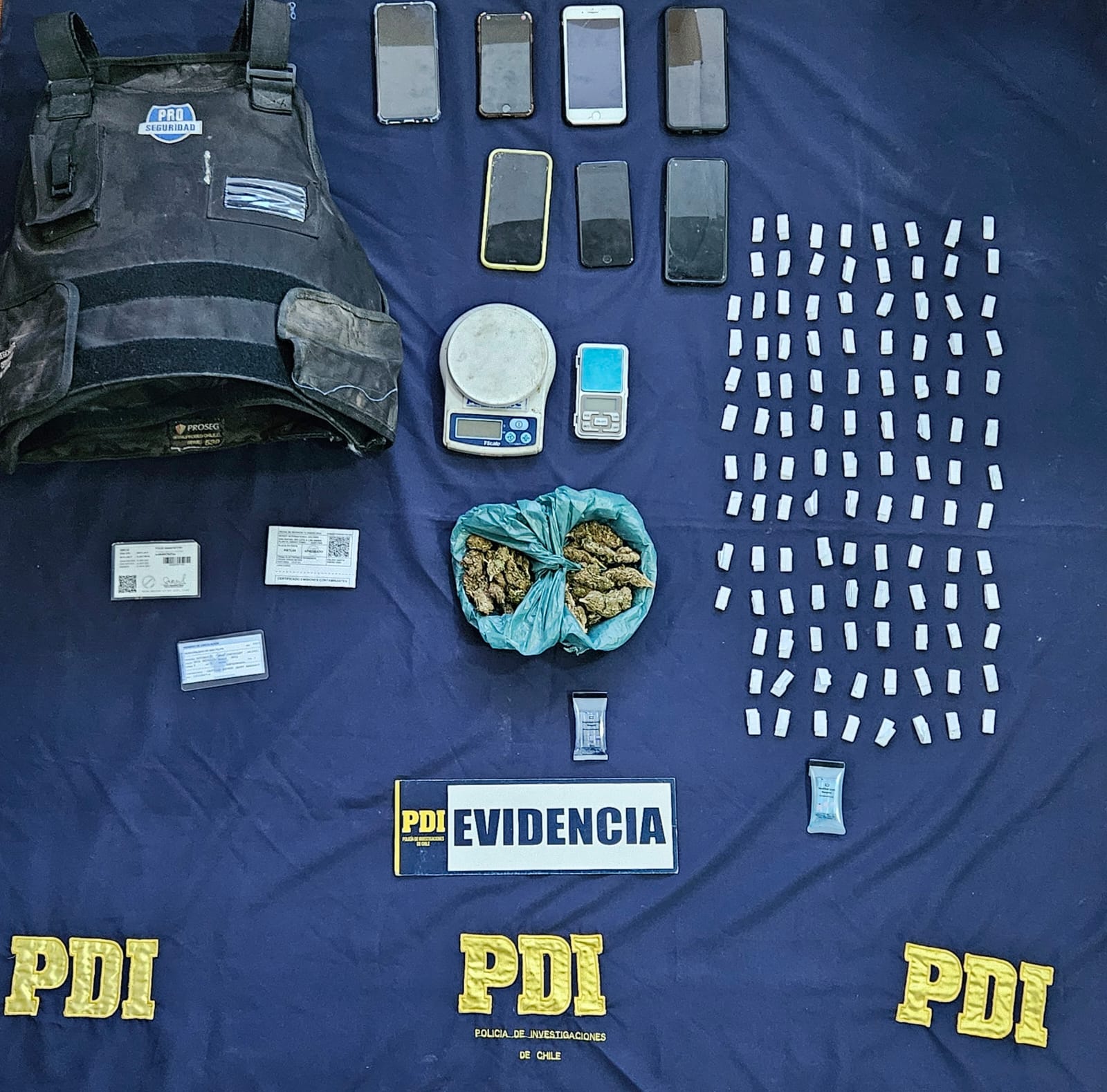 SAN FELIPE: PDI detiene a tres sujetos en operativo policial realizado en villa 250 años de San Felipe