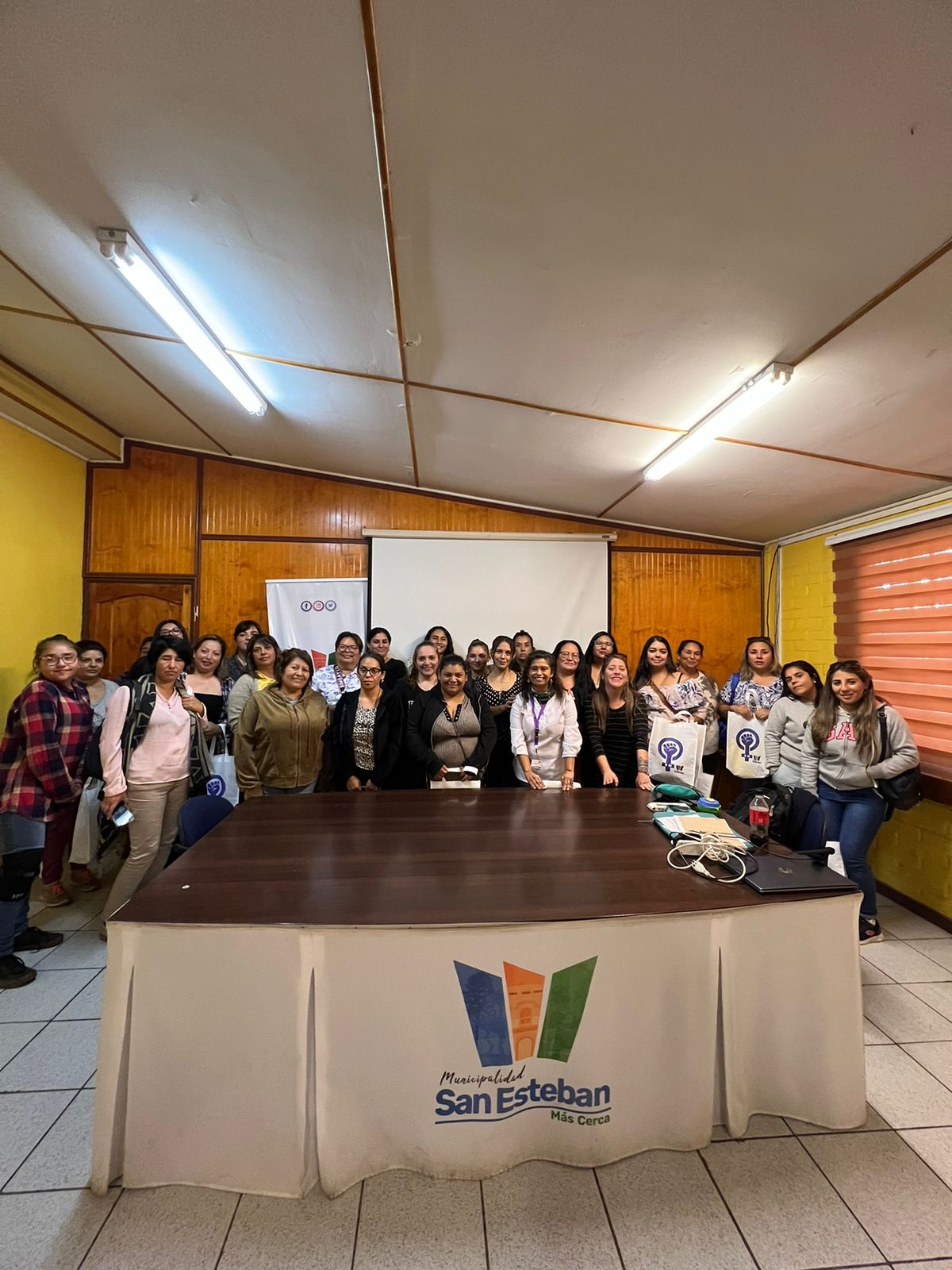 SAN ESTEBAN: Enmarcado en el mes de la mujer, Municipio de San Esteban realiza exitoso curso de manipulación de alimentos a vecinas de la comuna