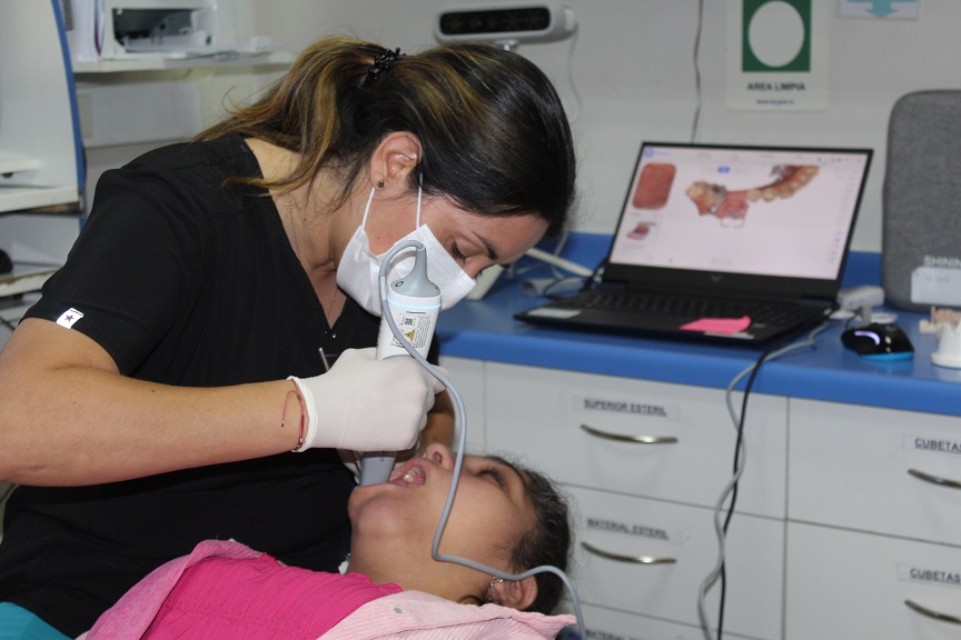 ACONCAGUA: Odontólogos del Servicio de Salud Aconcagua avanzan hacia el uso de tecnologías digitales