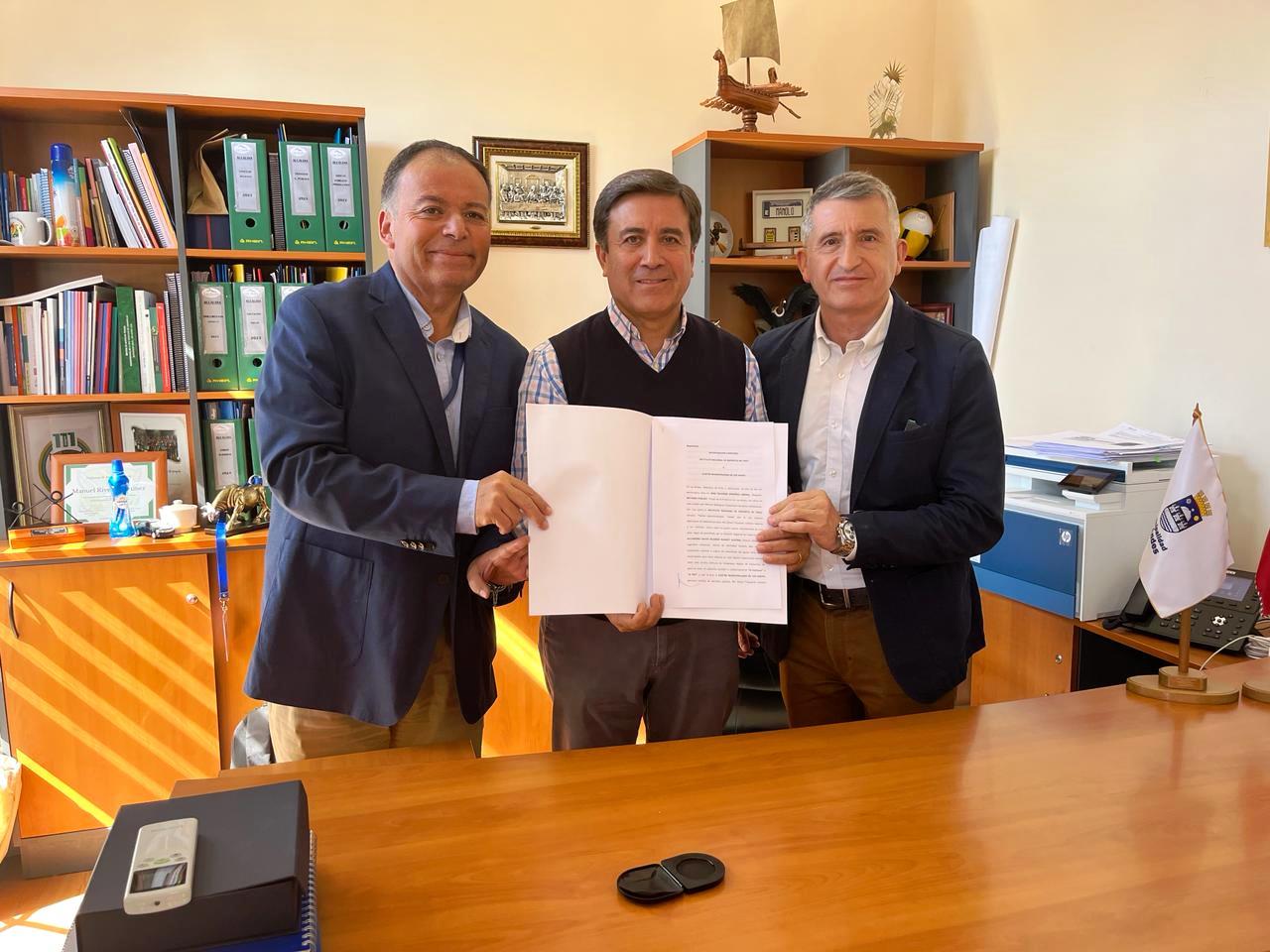 LOS ANDES: Se firma convenio para el pronto inicio de obras de Polideportivo de Los Andes