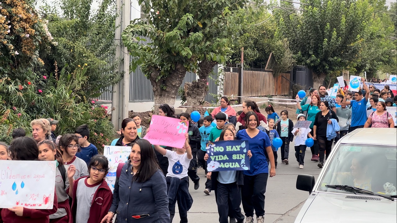 SAN ESTEBAN: En conmemoración del día mundial del Agua, San Esteban realizó multitudinario pasacalle escolar por la comuna