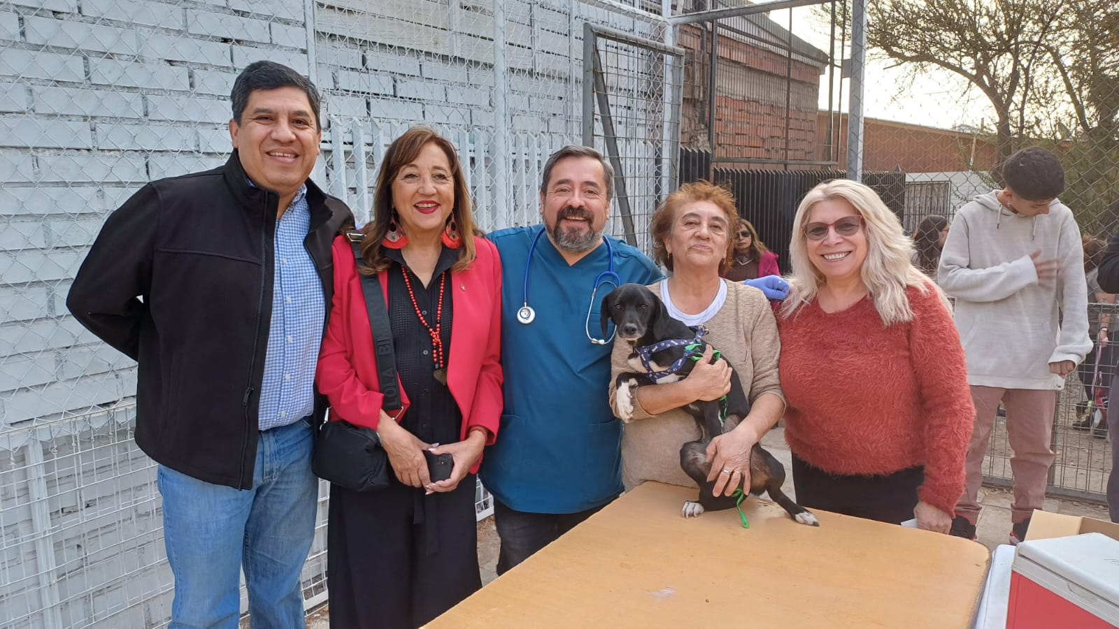 LOS ANDES: Operativo médico veterinario encabezado por el Concejal Mario Méndez llegó hasta la Villa Bicentenario