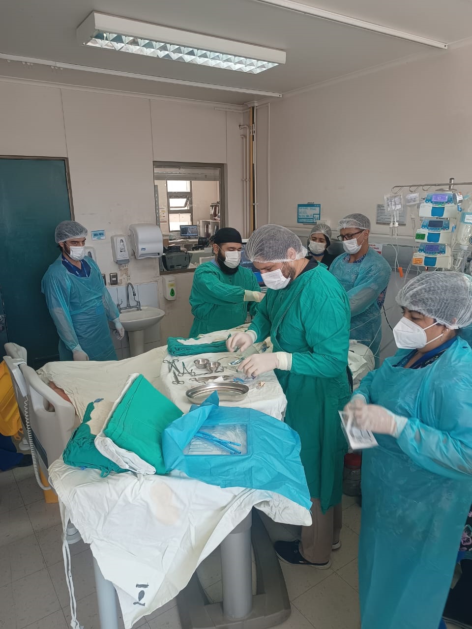 LOS ANDES: Unidad de Paciente Crítico de Hospital de Los Andes realiza con éxito la primera Traqueostomía Percutánea