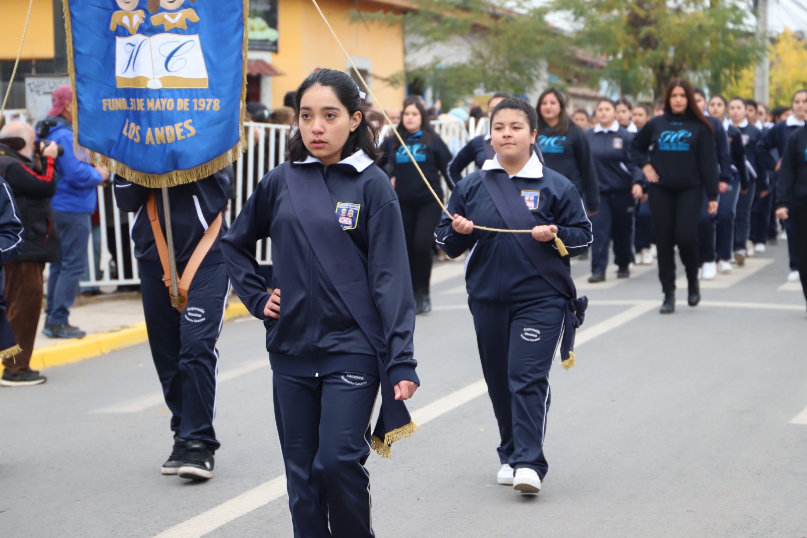 LOS ANDES: Desfile a las Glorias Navales convocó a comunidad educativa y voluntariados de Los Andes