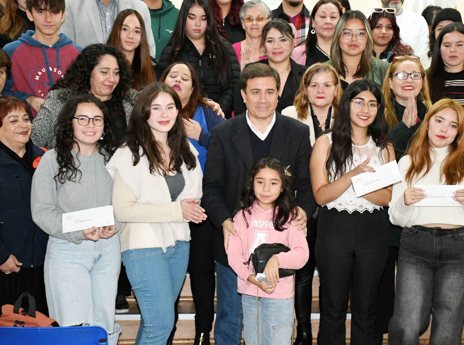 LOS ANDES: Municipio andino entregó becas a 164 estudiantes de educación superior