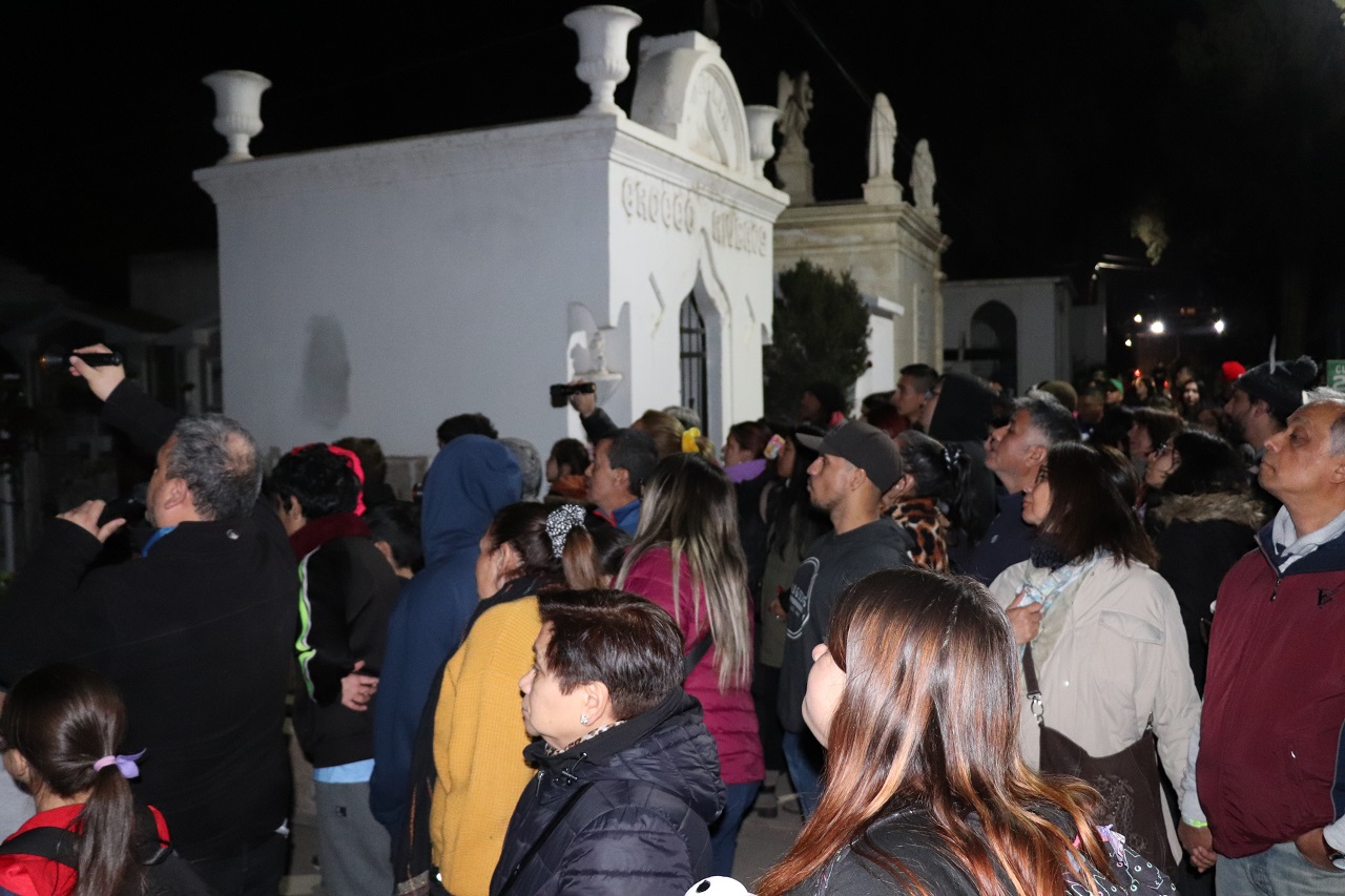 LOS ANDES: Más de cien personas se sumaron a la caminata eclesiástica al cementerio de Los Andes