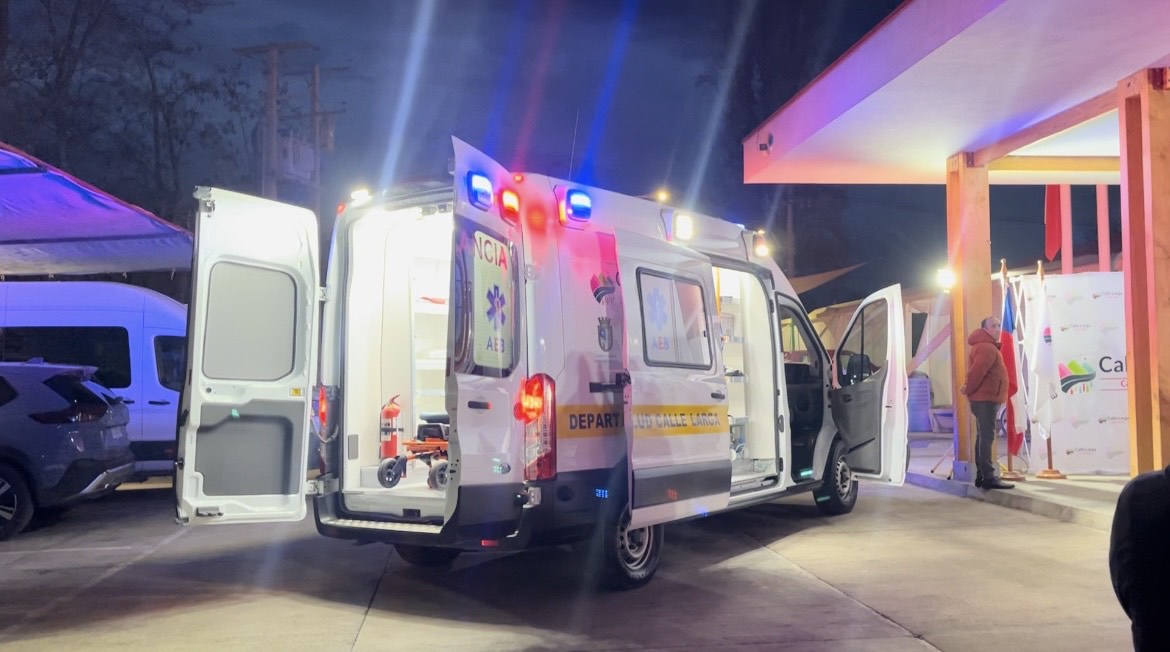 CALLE LARGA: CESFAM José Joaquín Aguirre de Calle Larga cuenta con nueva ambulancia