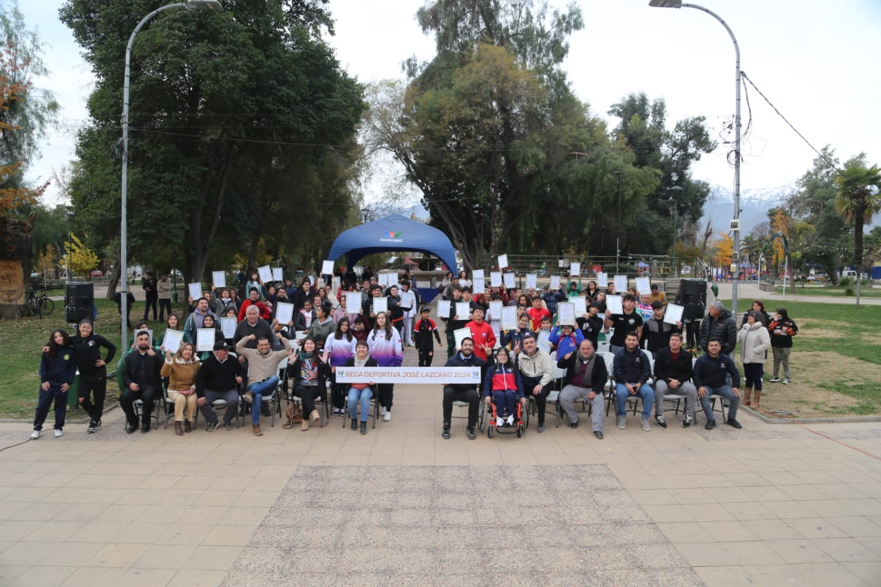 SAN ESTEBAN: Municipio de San Esteban entregó beca a más de 50 deportistas locales