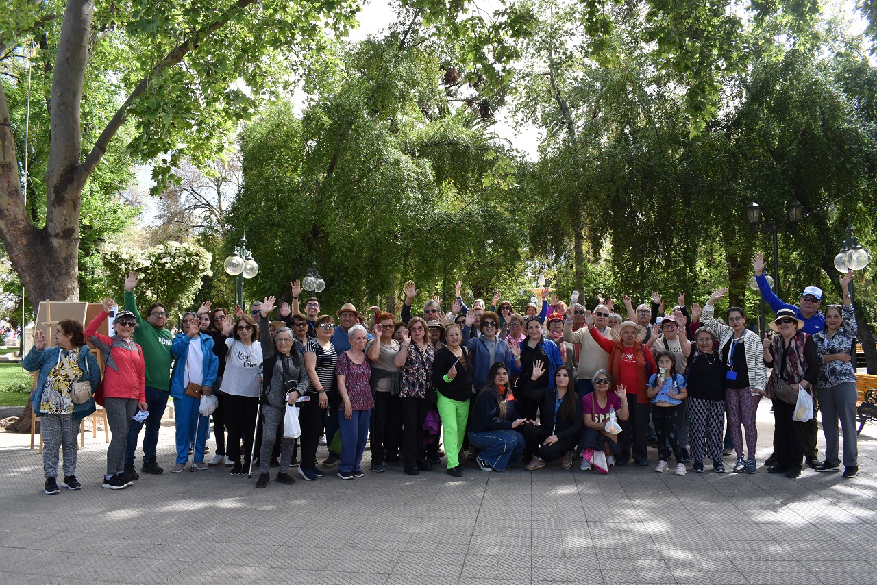 LOS ANDES: Se realizó una nueva edición de la caminata patrimonial de las personas mayores en Los Andes