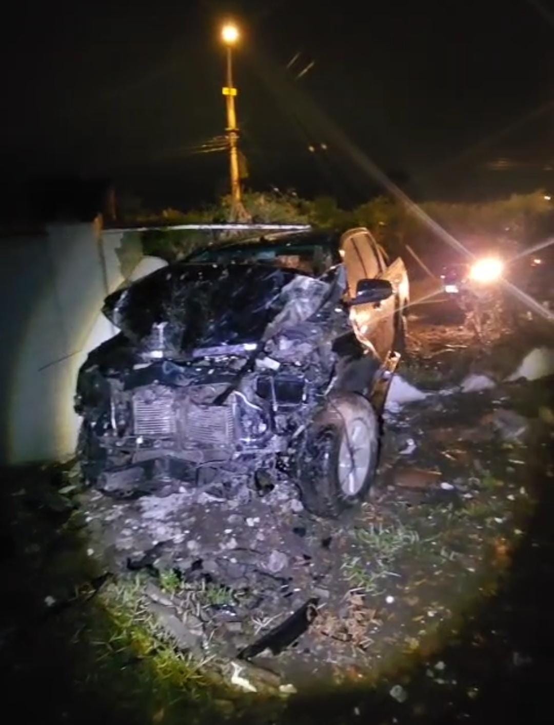 CALLE LARGA:[VIDEO] Violento choque en Calle Larga: Conductor perdió el control y camioneta impactó contra un muro