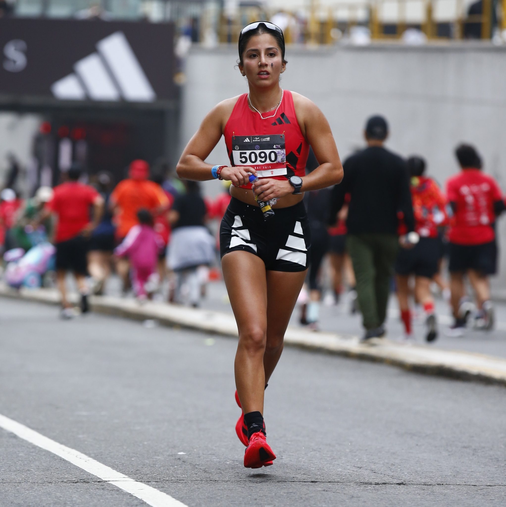 LOS ANDES: Atleta andina Monserrat Espinoza fue la mejor chilena en el Maratón de Lima 2025