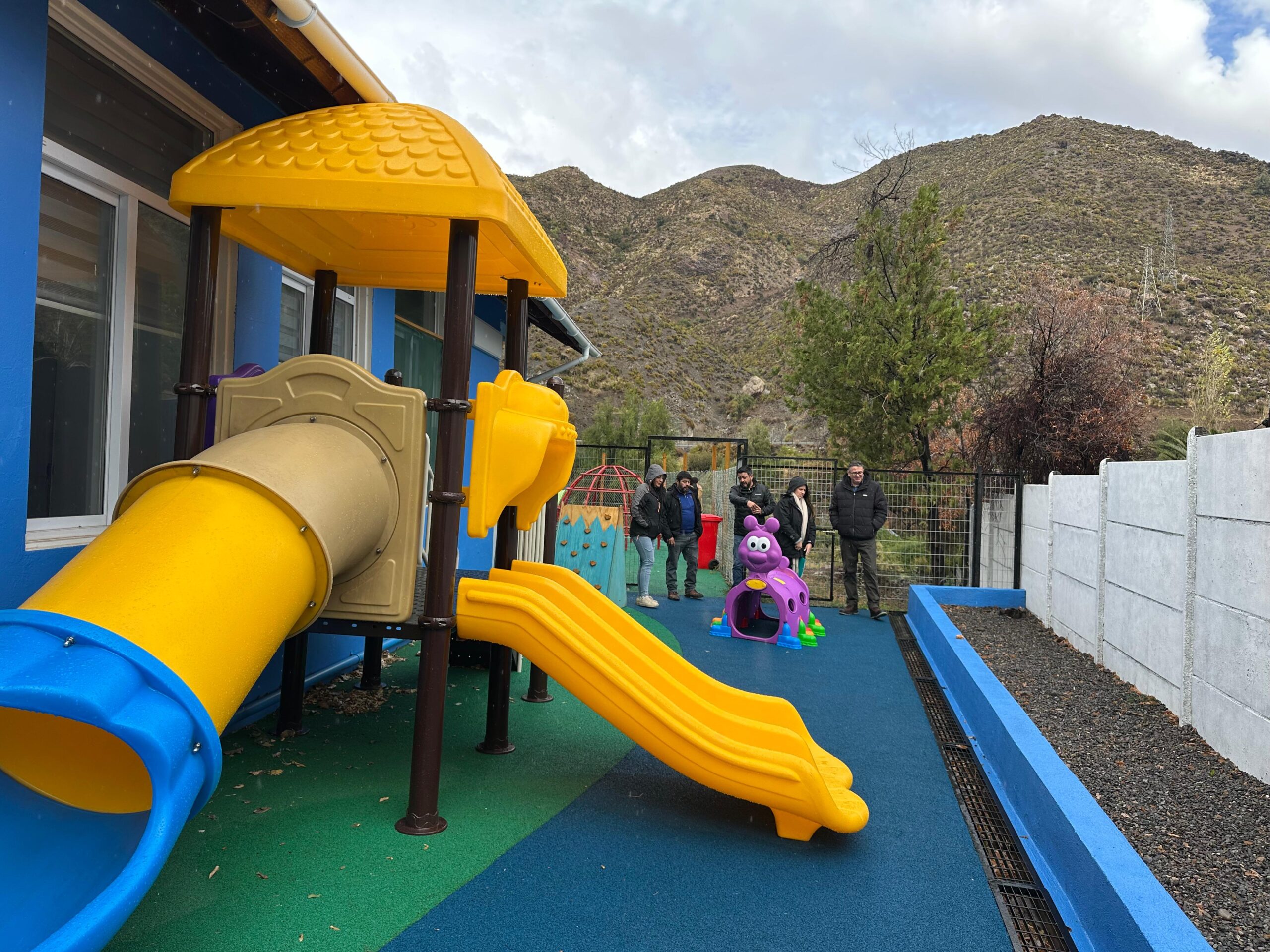 SAN ESTEBAN: Nuevo espacio recreativo y mejoras en la multicancha destacan en proyecto que benefició a escuela de Río Colorado