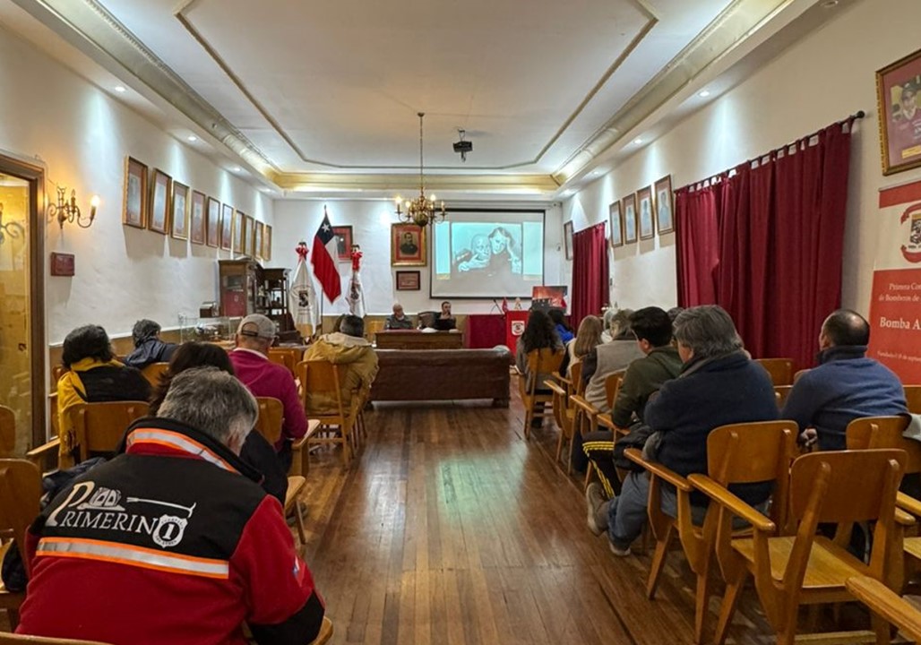 LOS ANDES: Con gran convocatoria se inició Conversatorio sobre Gabriela Mistral en Los Andes en el Museo de Bomberos