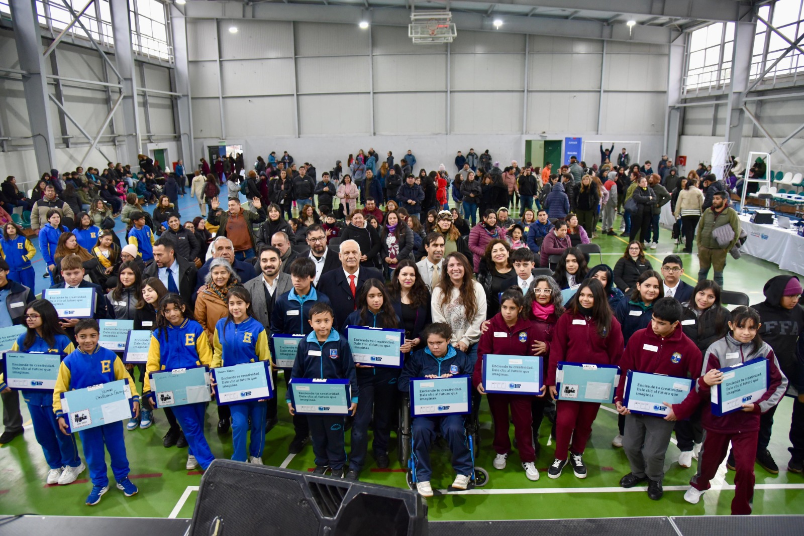 CALLE LARGA: En Calle Larga: Junaeb inicia entrega de computadores de Beca TIC para la región de Valparaíso
