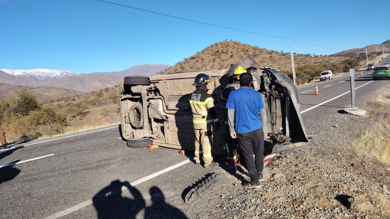 LOS ANDES: Una persona lesionada deja volcamiento en ruta Putaendo–Cabildo