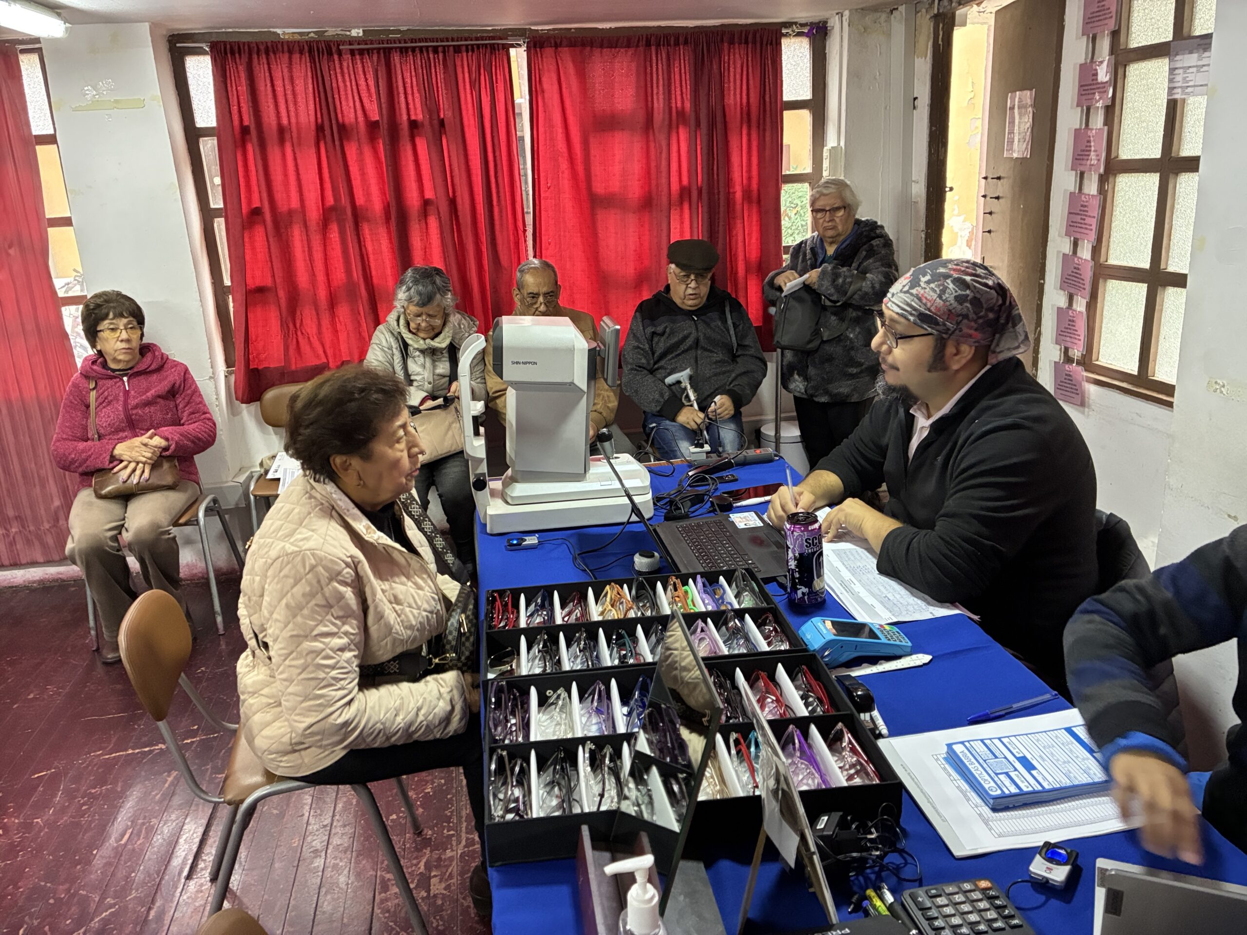 LOS ANDES: Adultos mayores de Los Andes mejoran su salud visual gracias a operativos gratuitos