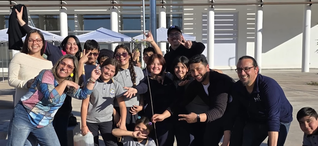 RINCONADA: Alumnos del CFA Perfecto de la Fuente plantaron maitenes en el Cesfam de Rinconada