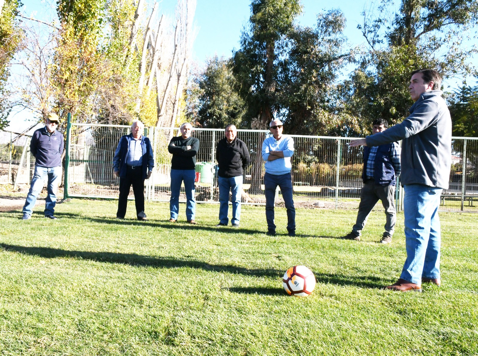 LOS ANDES: Avanzan obras de construcción de canchas de fútbol en borde río Aconcagua