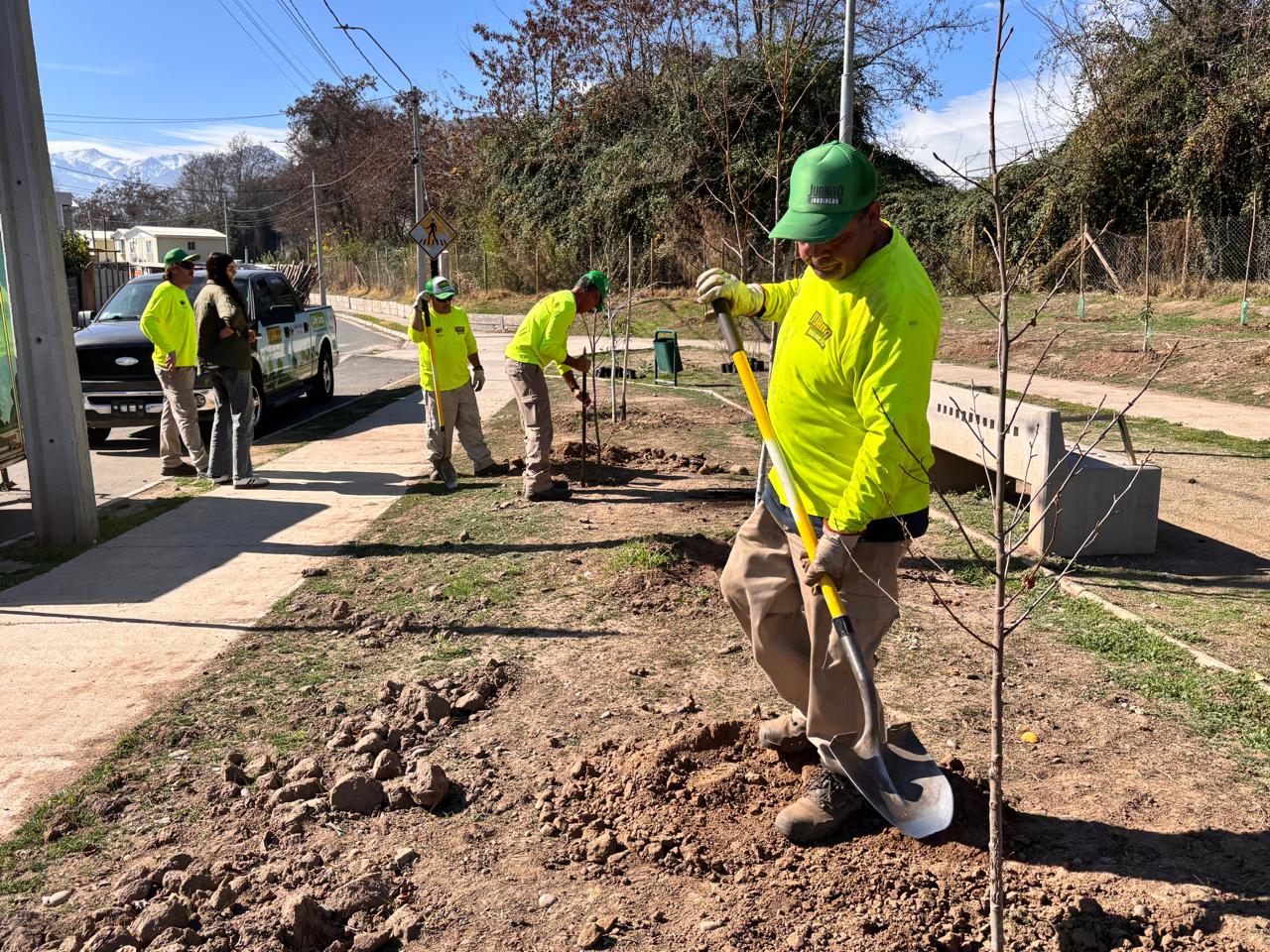 CALLE LARGA: Calle Larga inicia plan de reforestación para cuidar y proteger el medioambiente