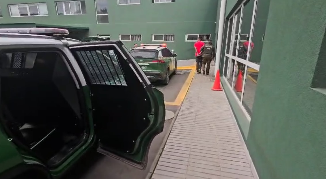 PANQUEHUE: [VIDEO] Detenido sujeto que robó dinero a conductor de Buses Puma usando un cuchillo en Panquehue