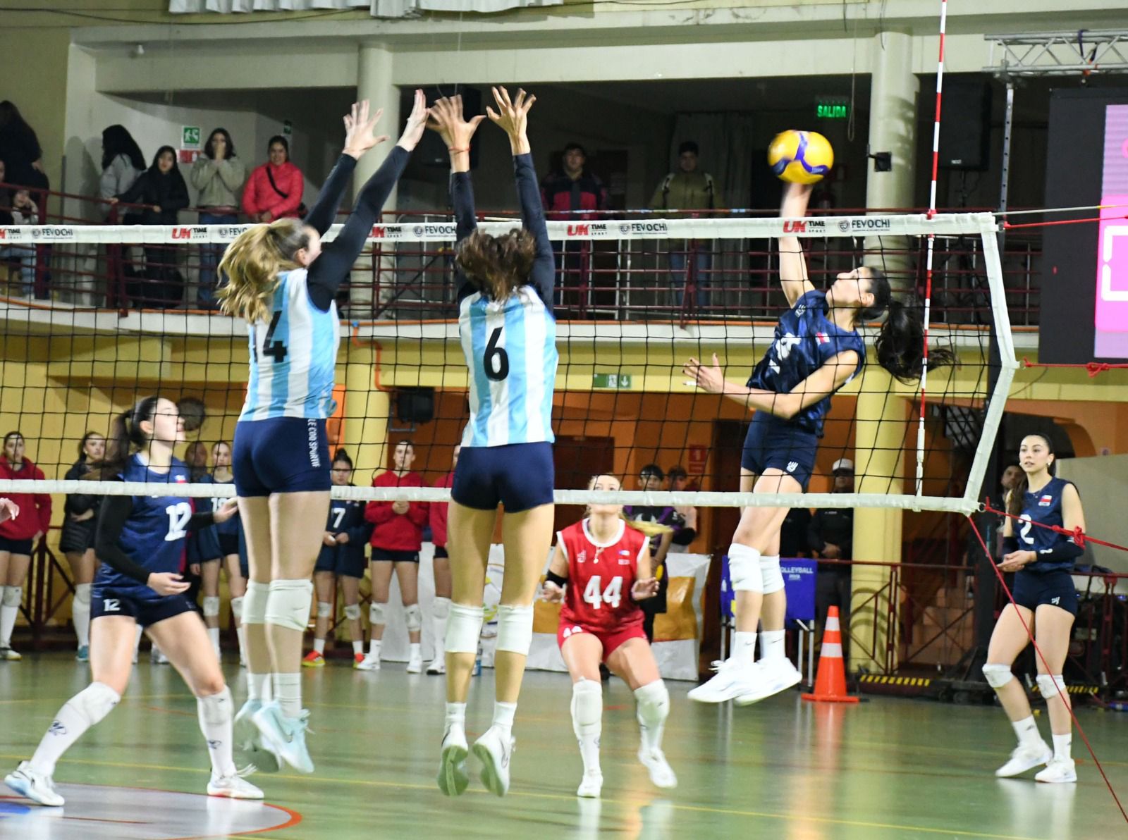 LOS ANDES: Con encuentro de vóleibol internacional, Los Andes inició su mes aniversario