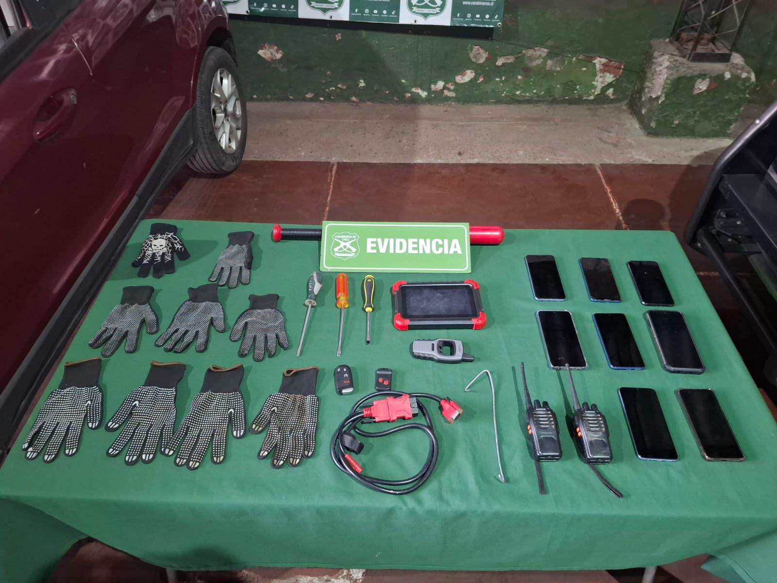 LOS ANDES: Operativo de Carabineros permite detener a cuatro sujetos con herramientas para robo de vehículos en Los Andes