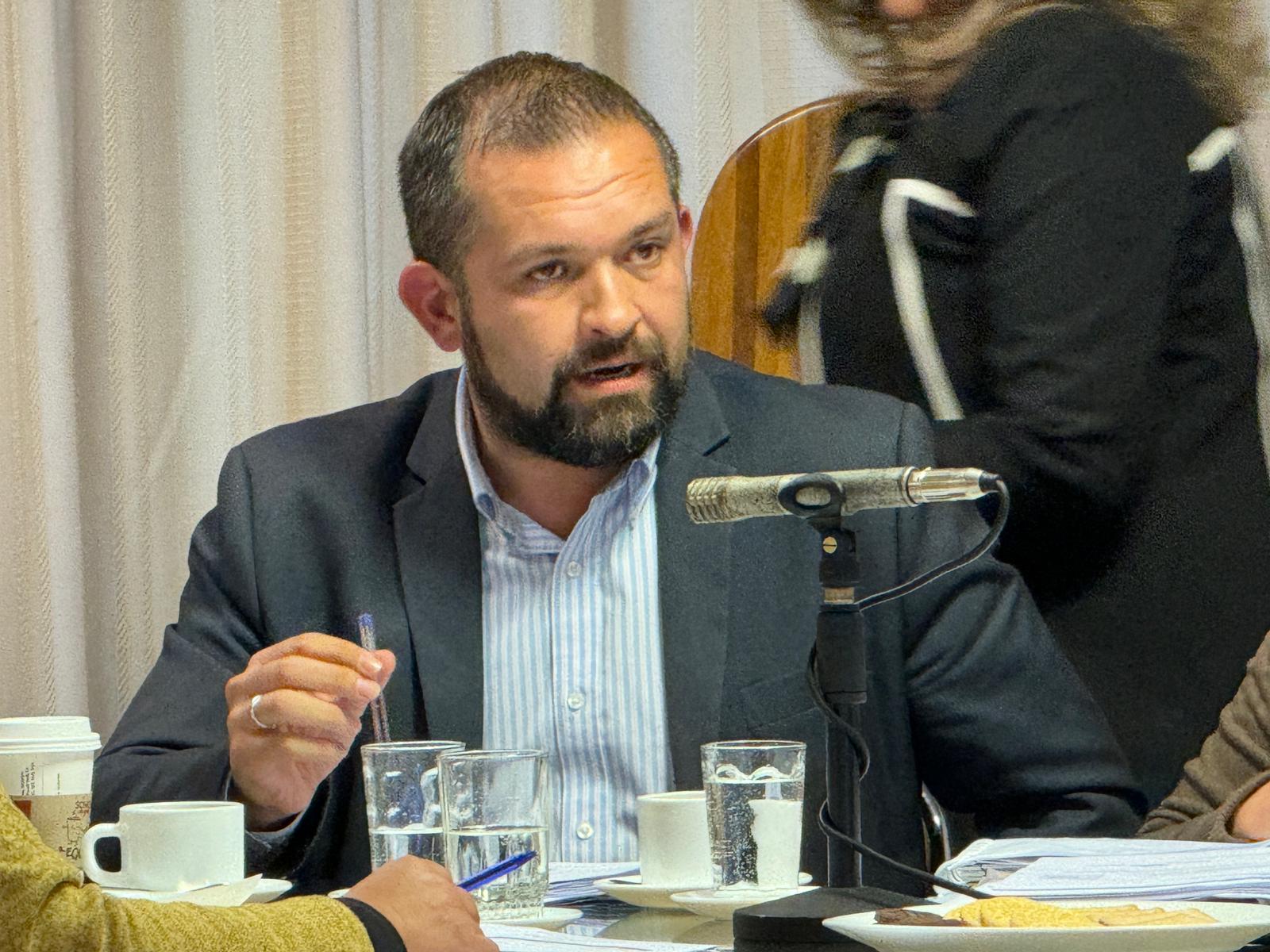 SAN FELIPE: El concejal de San Felipe, Basilio Muena Arias, se refirió públicamente a la grave situación que involucraría a una funcionaria del municipio, con una red criminal que opera en el país