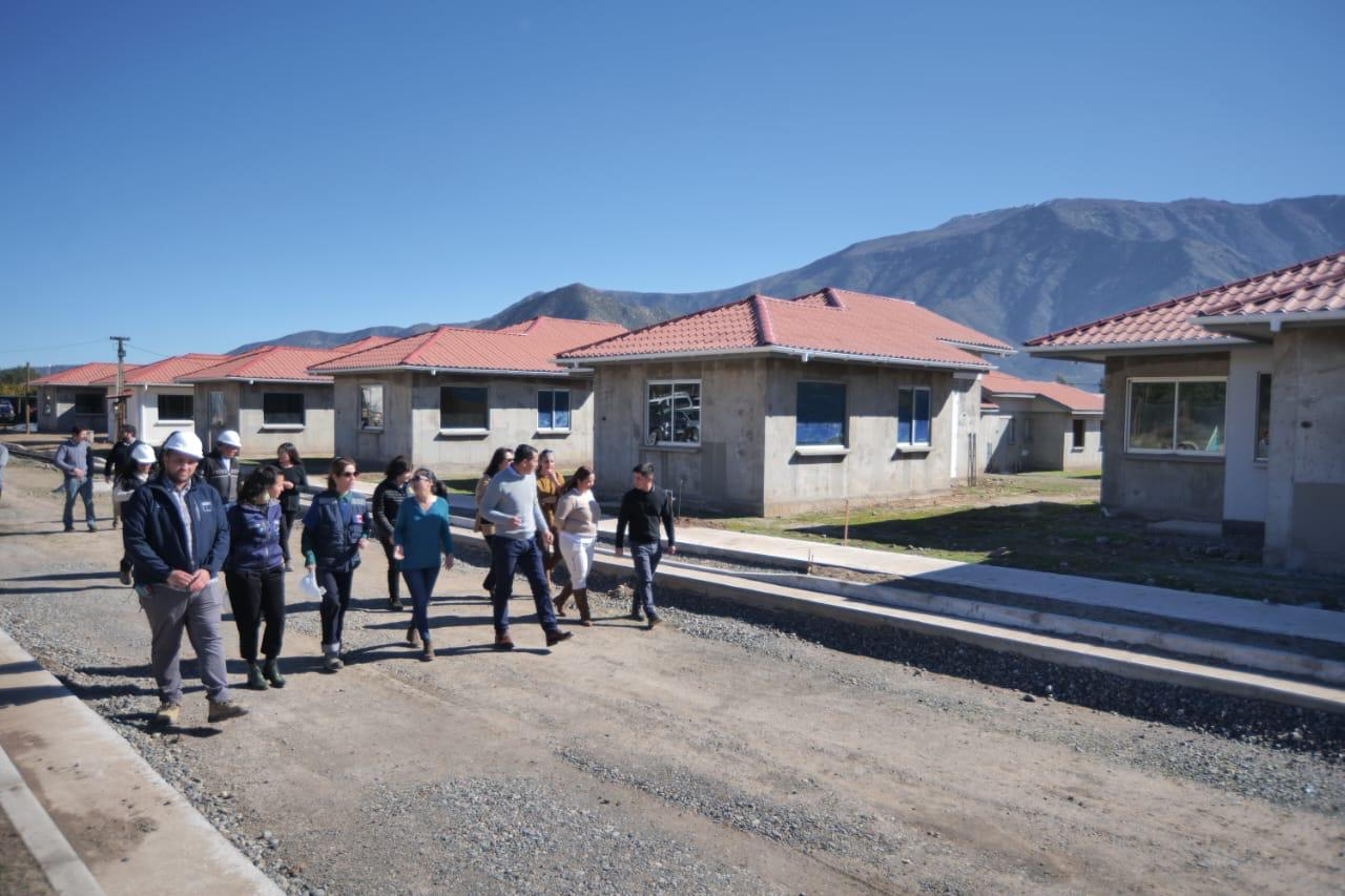 PANQUEHUE: Retoman obras de viviendas sociales en el escorial tras 20 años de espera