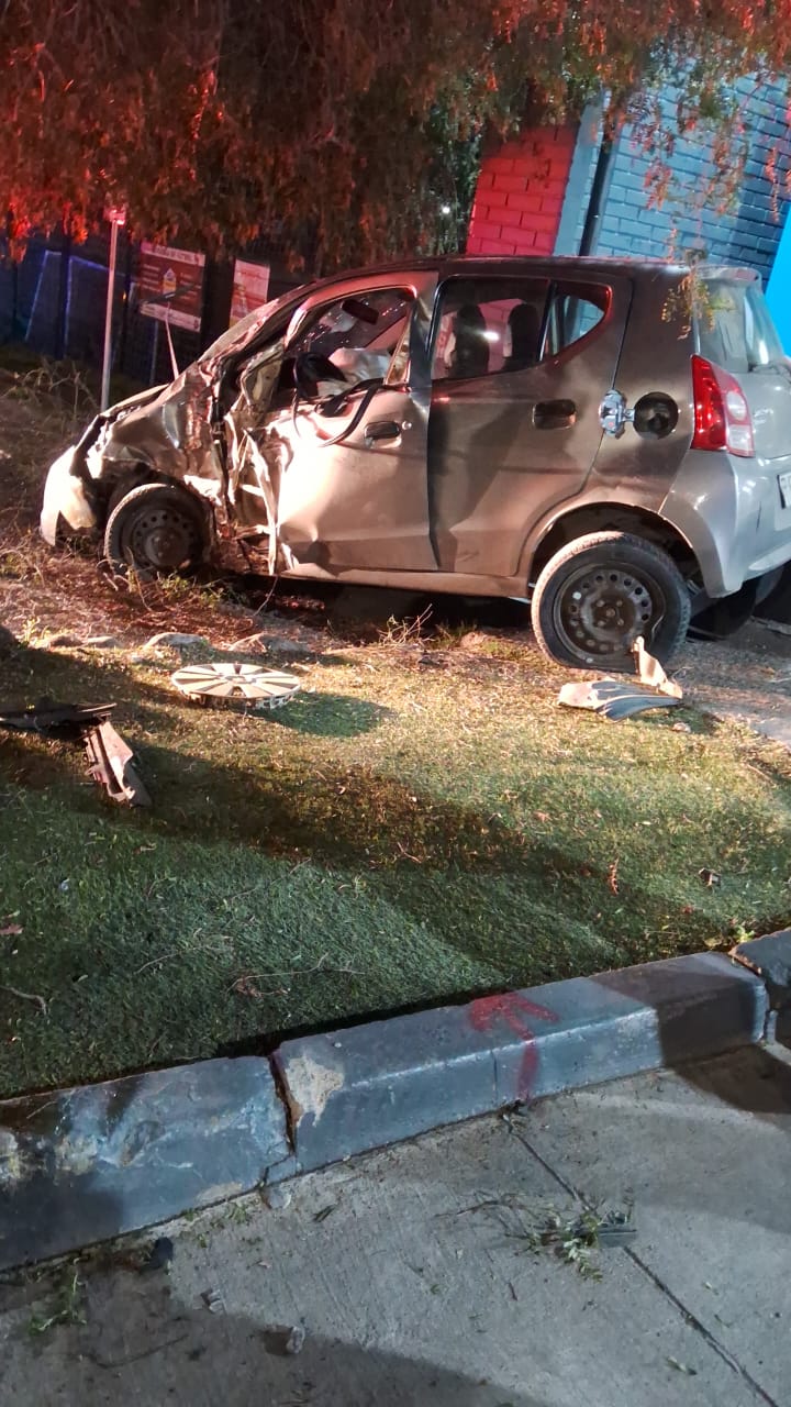 LOS ANDES: Bomberos con curre accidente vehicular en avenida Pascual Baburizza con René Schneider en Los Andes