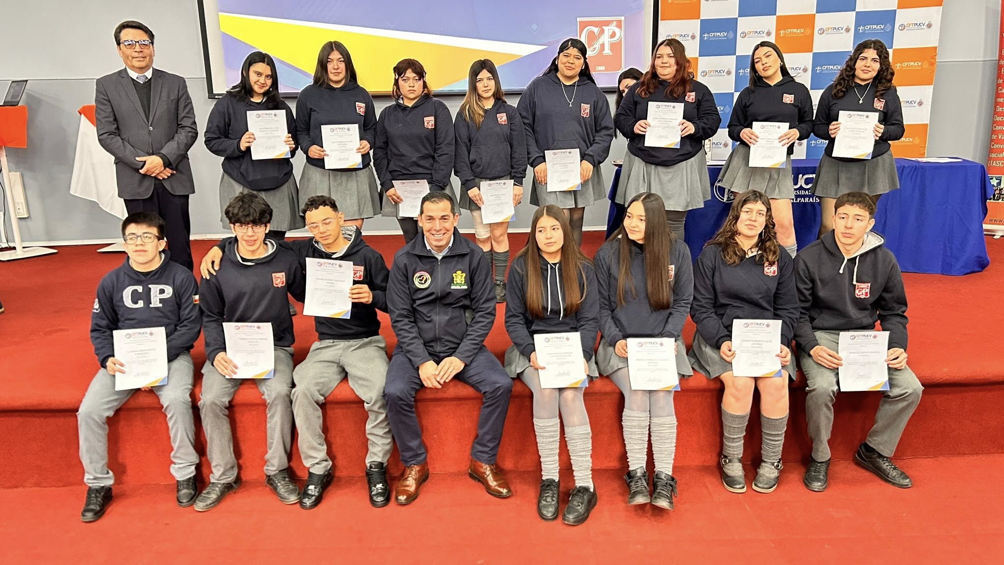 PANQUEHUE: Estudiantes del Liceo Bicentenario Colegio Panquehue recibieron certificaciones tras completar programa de alternancia con CFT PUCV