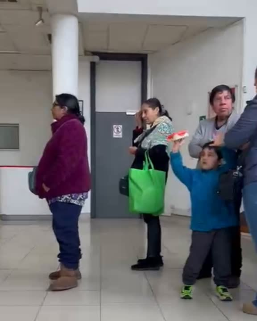 LOS ANDES: [VIDEO] Molestia por largas filas y demoras en oficina de empresa Chilquinta en Los Andes