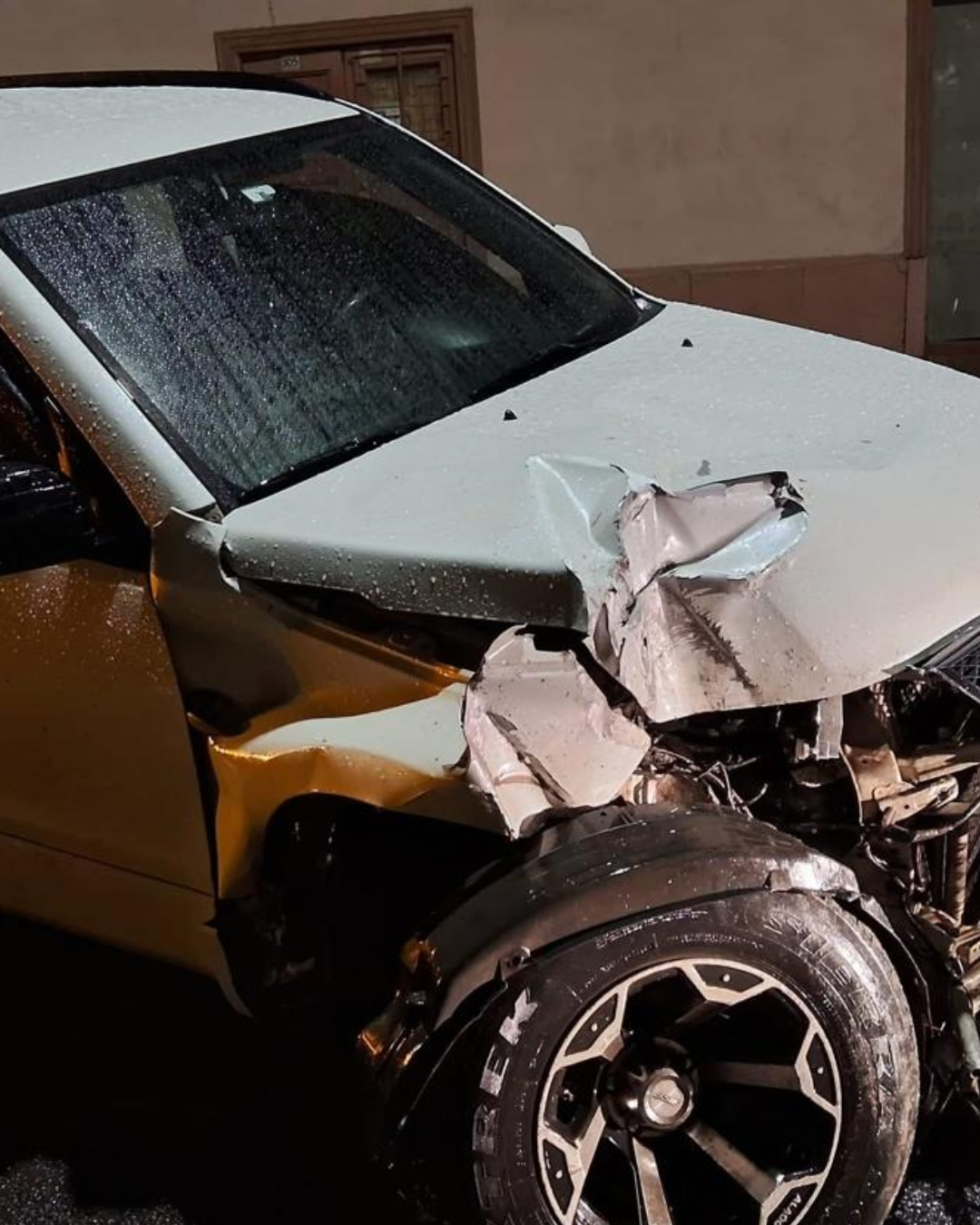 SANTA MARÍA: Conductor perdió el control y terminó chochando con un poste en Jahuel