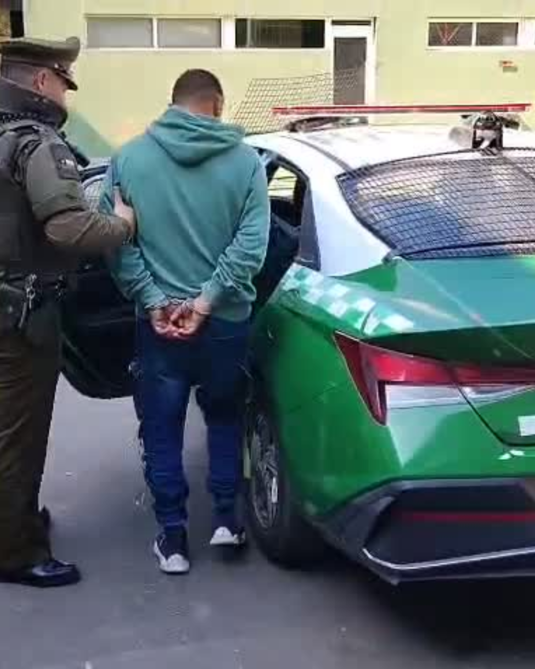 SAN FELIPE: [VIDEO] Tres detenidos por contrabando de cigarrillos y uno por orden vigente en feria Diego de Almagro