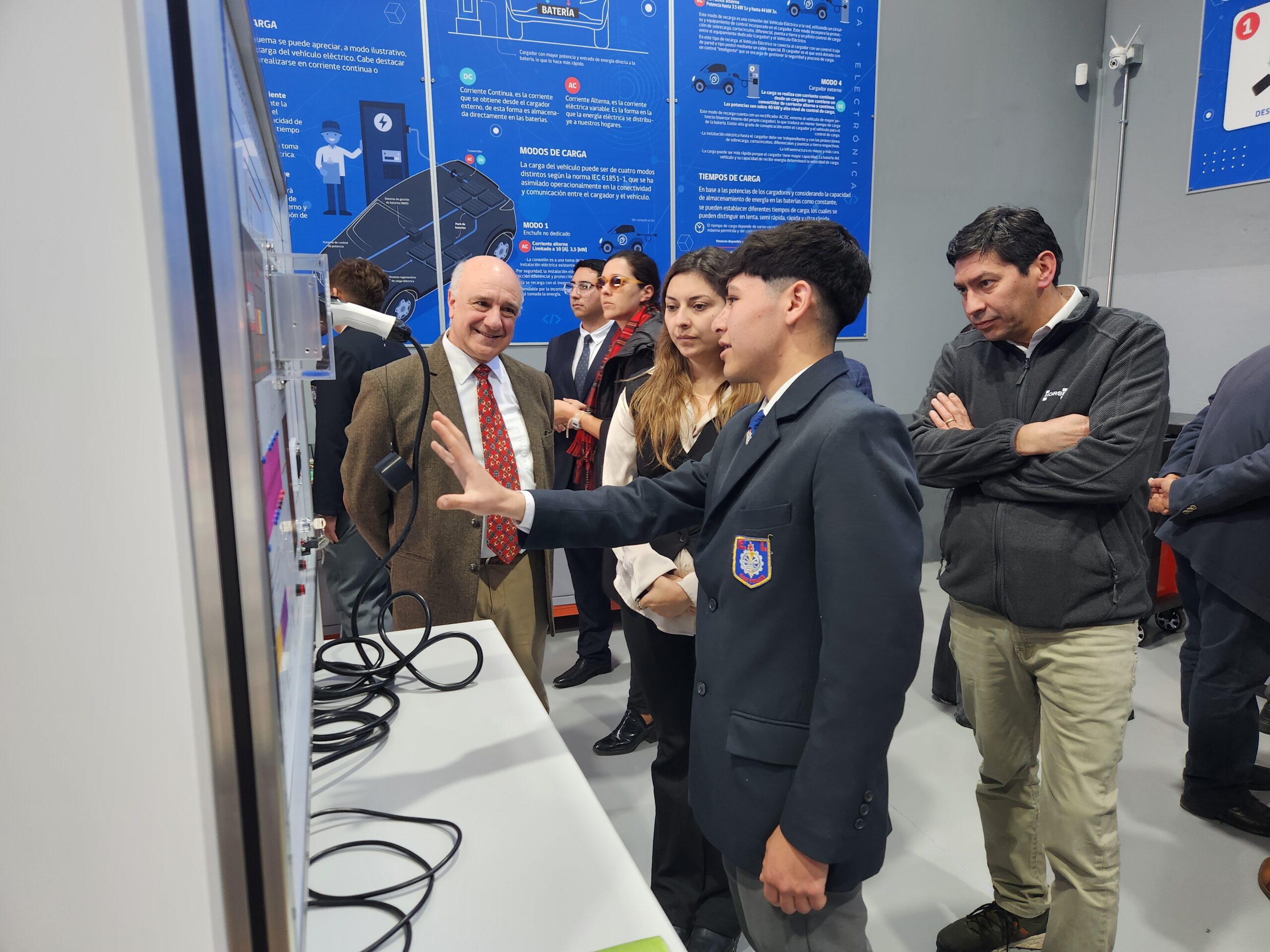 SAN FELIPE: Inauguran Centro de Tecnologías Móviles Híbridas en el Liceo Industrial Guillermo Richards