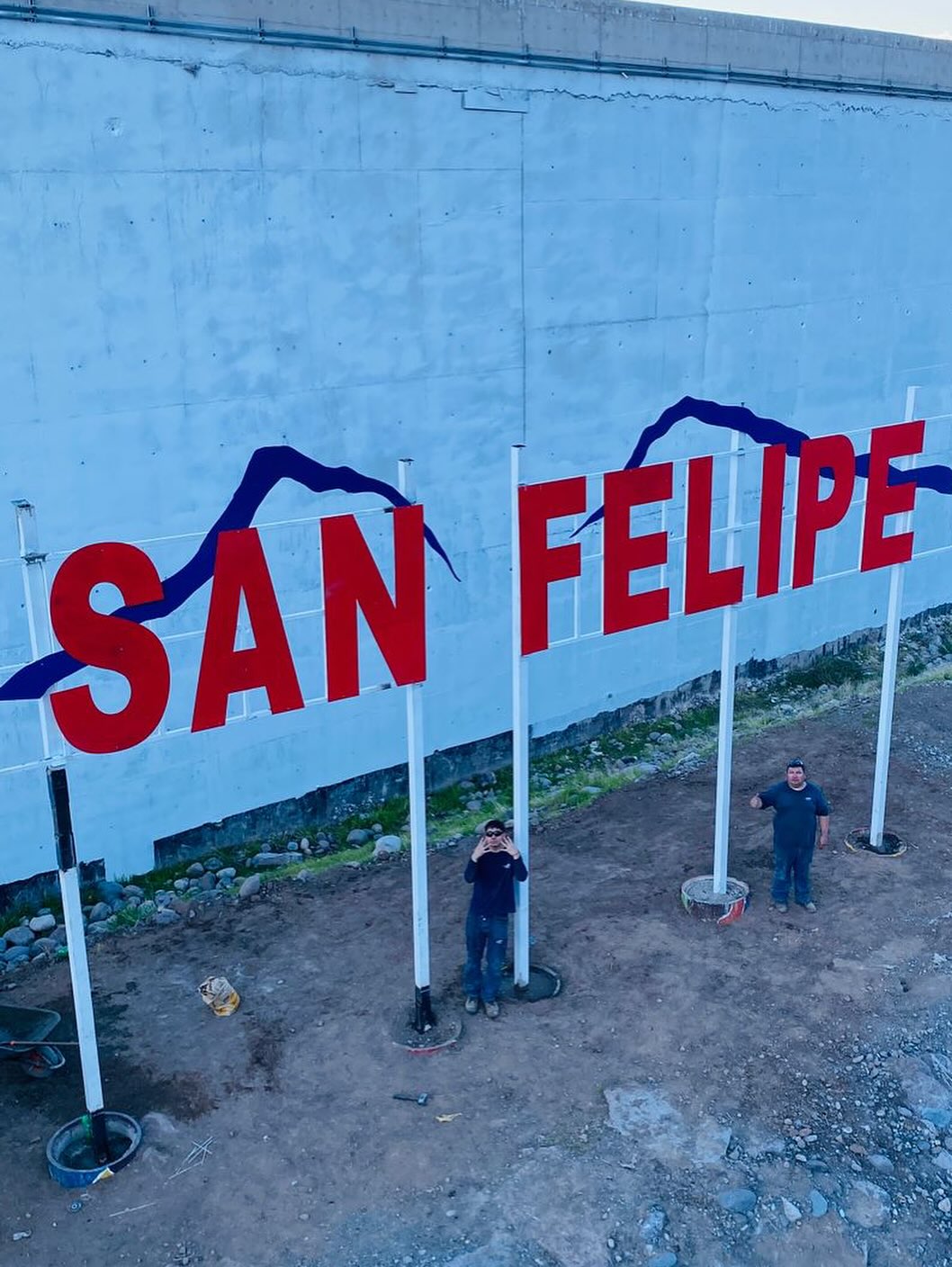 SAN FELIPE: Municipio repone letras vandalizadas en Puente El Rey tras ataque de desconocidos
