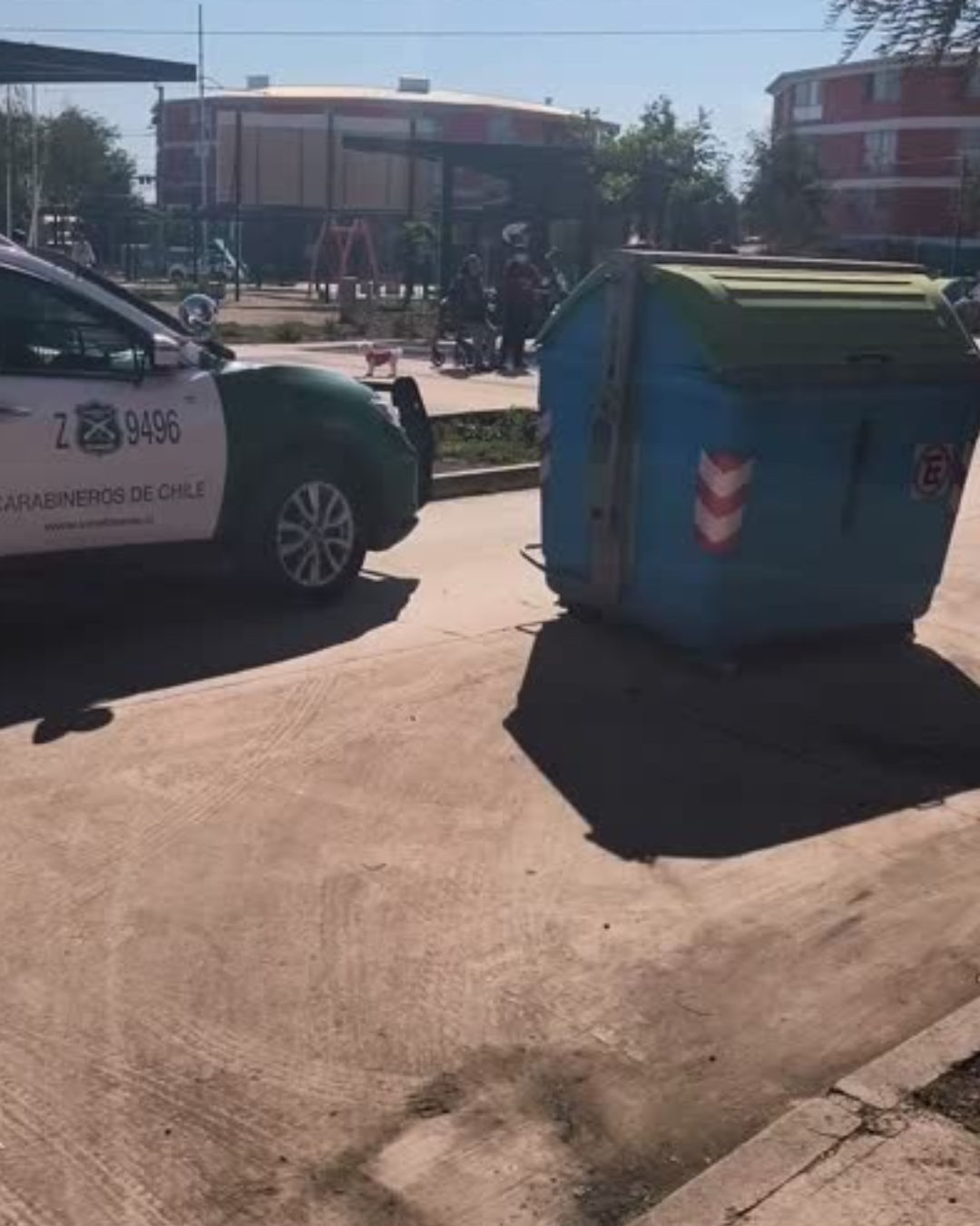 LOS ANDES: [VIDEO] Vecinos de Los Copihues llevan más de 15 años soportando aguas servidas dentro de un departamento y exigen solución urgente