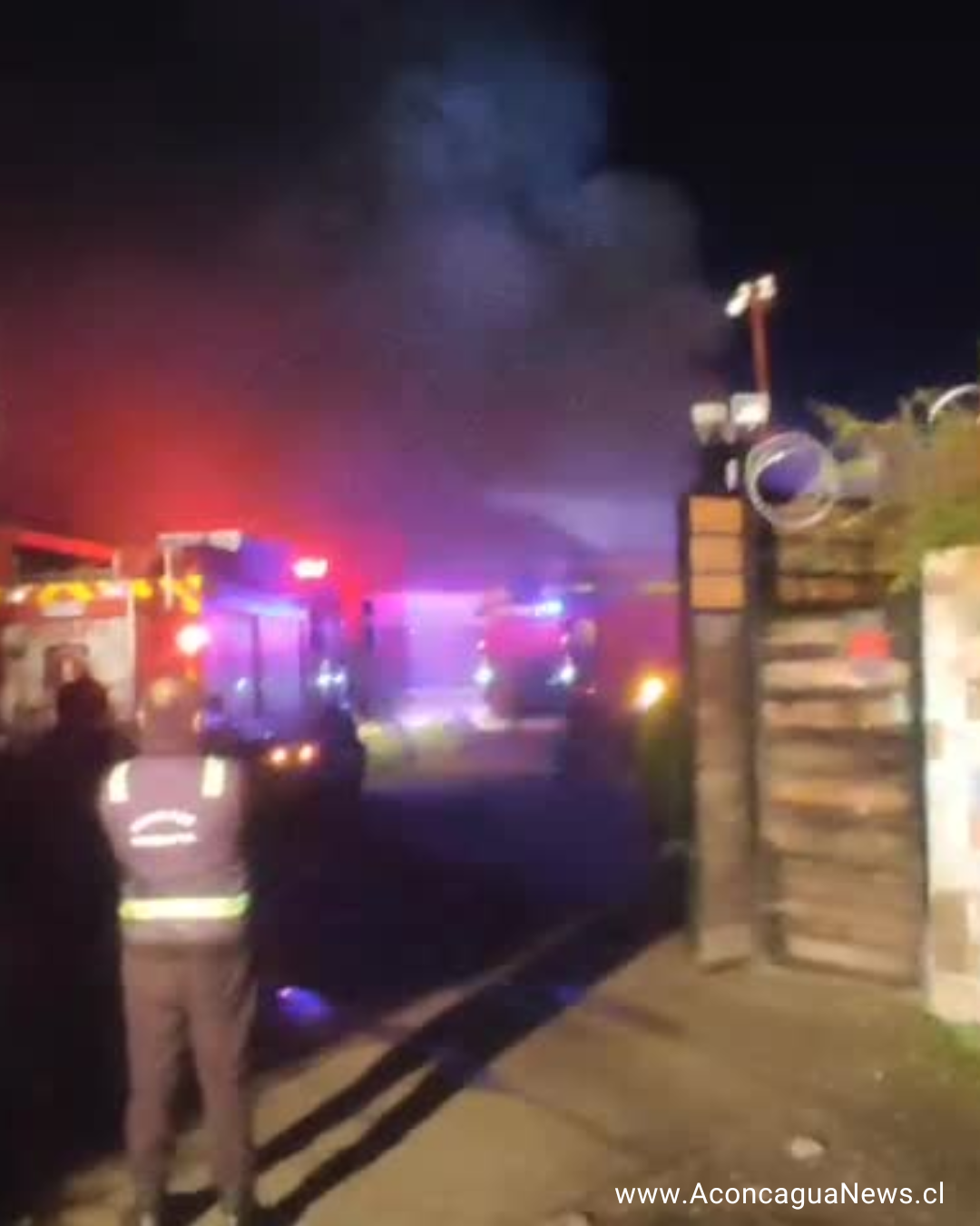 CALLE LARGA: [VIDEO] Fuego afectó entretecho de vivienda en Tabolango: emergencia fue controlada por Bomberos