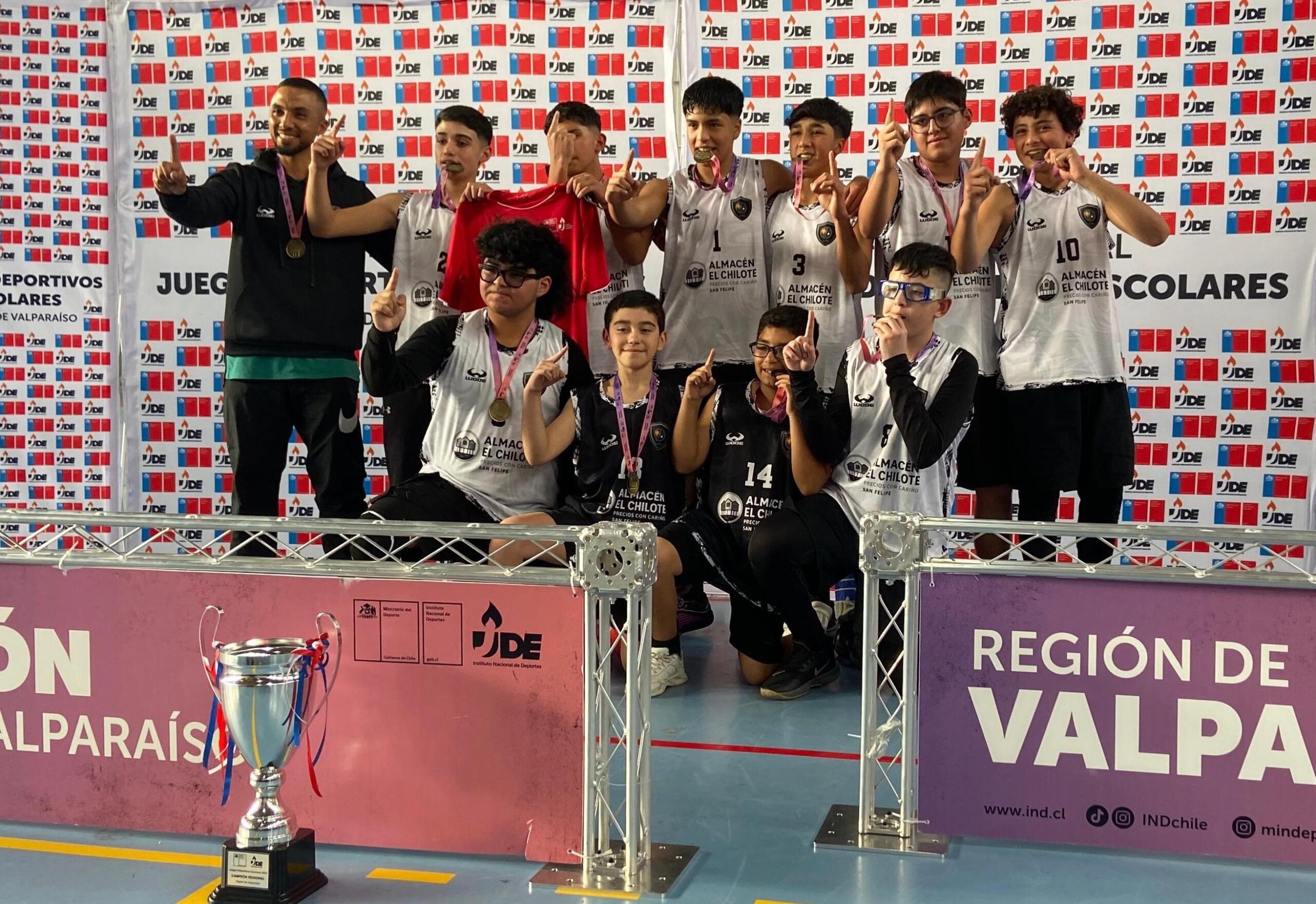 SAN FELIPE: Colegios Curimón y Sunnyland llevan a San Felipe a lo más alto del voleibol regional