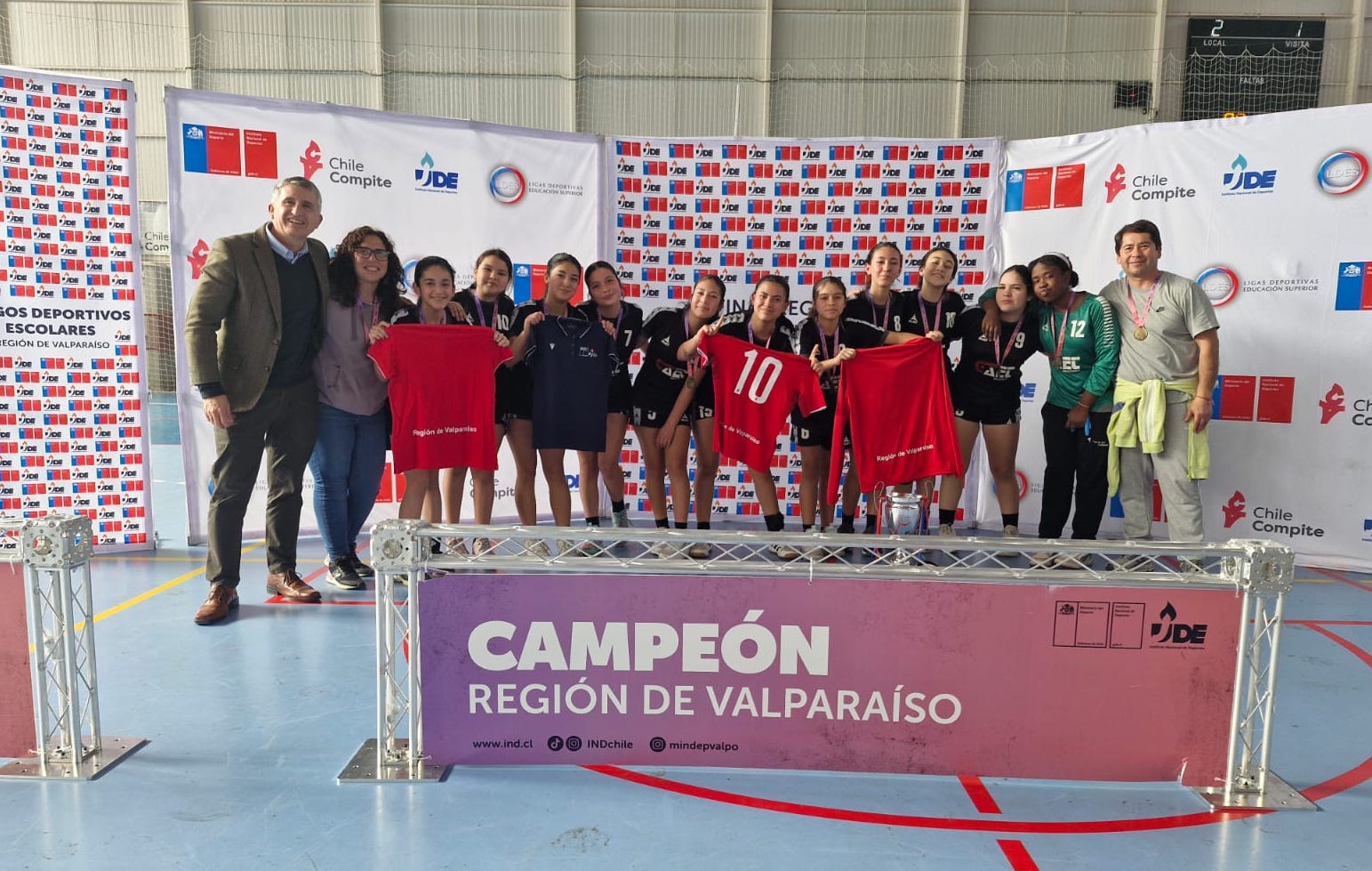 SAN FELIPE: Liceo Bicentenario Corina Urbina de San Felipe campeón regional escolar de balonmano femenino sub 14