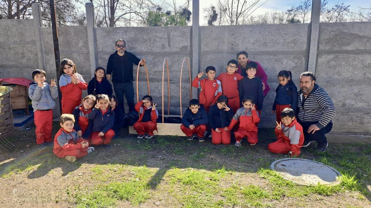 RINCONADA: Alumnos de 1° básico de la Escuela Manuel León Salinas dan vida a proyecto de lombricultura