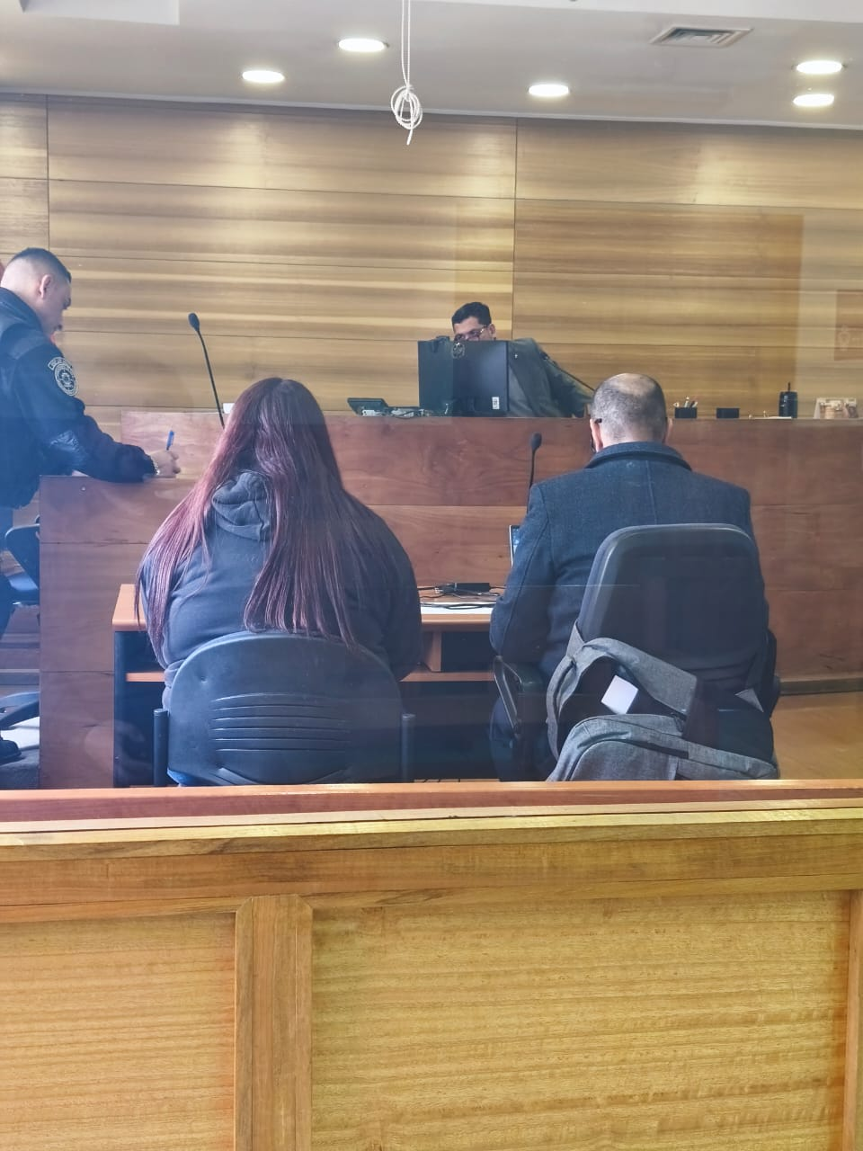 CALLE LARGA: Mujer es formalizada por hurto agravado: robó más de $5 millones mientras esperaba su pago