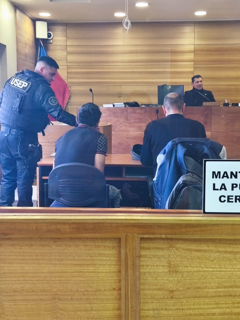 LOS ANDES: Transeúntes detuvieron a delincuente que asaltó a mujer para robar celular en la Plaza de Armas