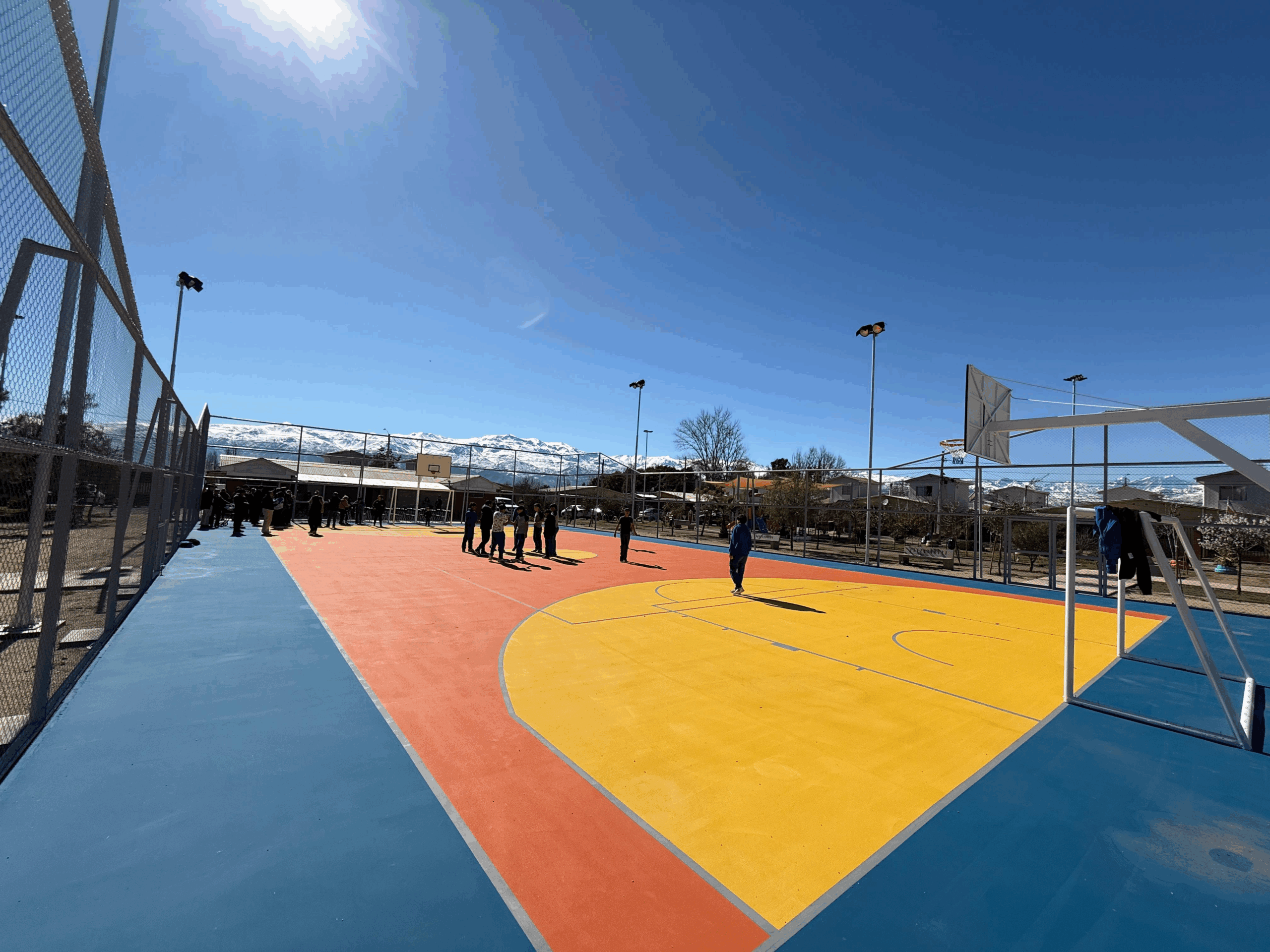 SAN FELIPE: Familias de Villa Valle Curimón ya disfrutan de su nueva multicancha