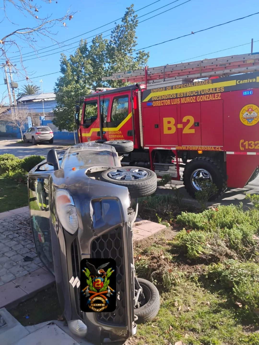 LOS ANDES: Colisión y volcamiento en Avenida Argentina con Independencia dejó un vehículo sobre la Avenida