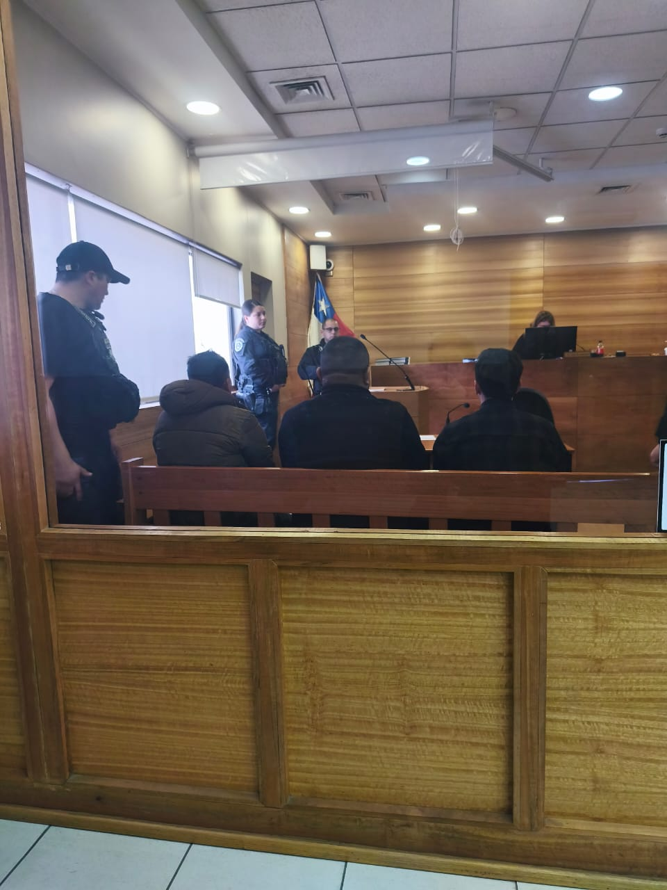 LOS ANDES: SIP detiene a tres Santiaguinos por robo al interior de vehículo en estacionamiento del supermercado Jumbo de Los Andes