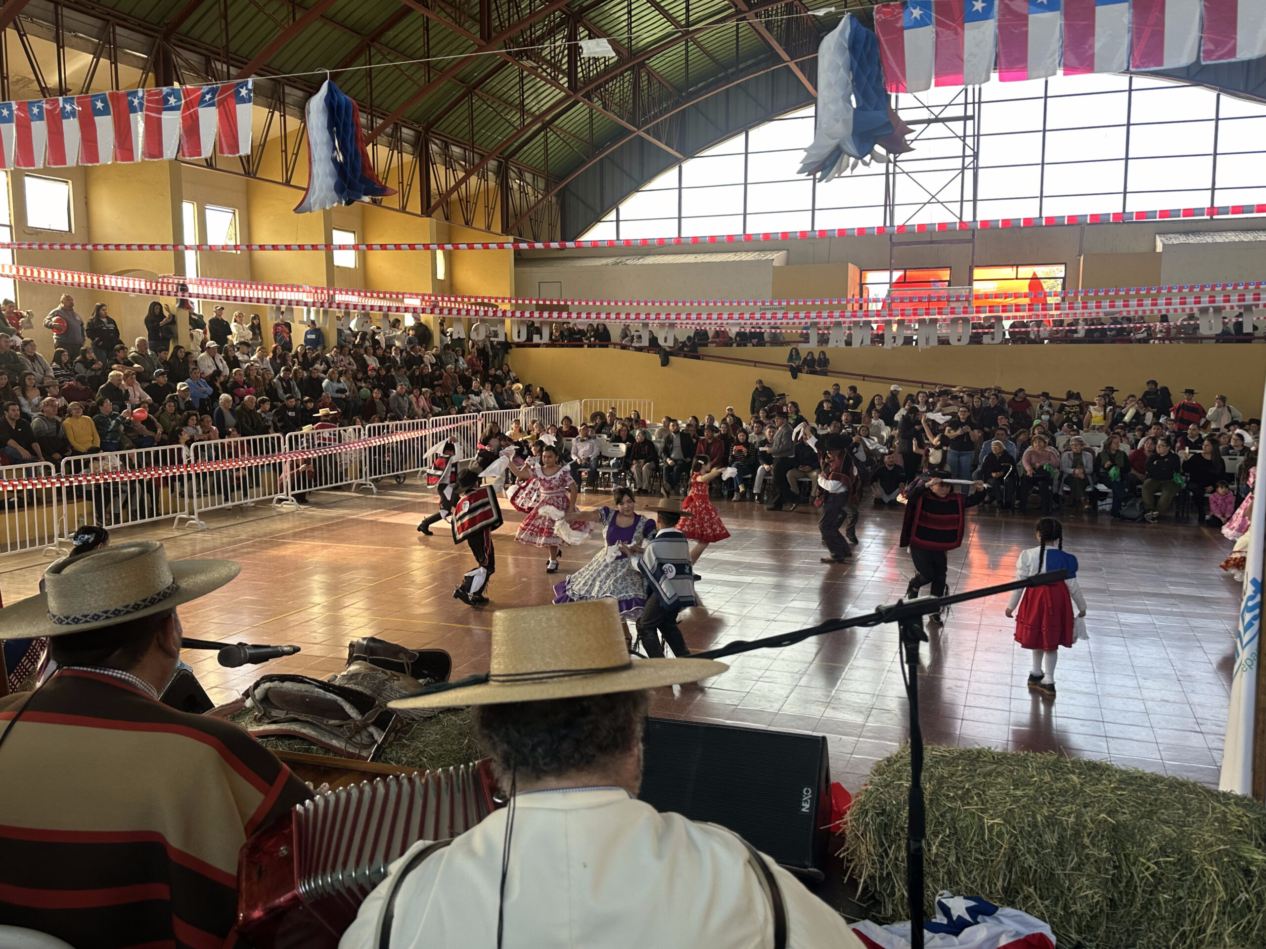 SAN ESTEBAN: San Esteban da inicio al mes patrio con un exitoso Concurso Comunal de Cueca Escolar