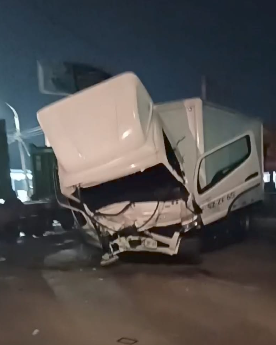 SAN FELIPE: Conductor resulta herido tras ser colisionado por tren de carga en cruce ferroviario de San Felipe