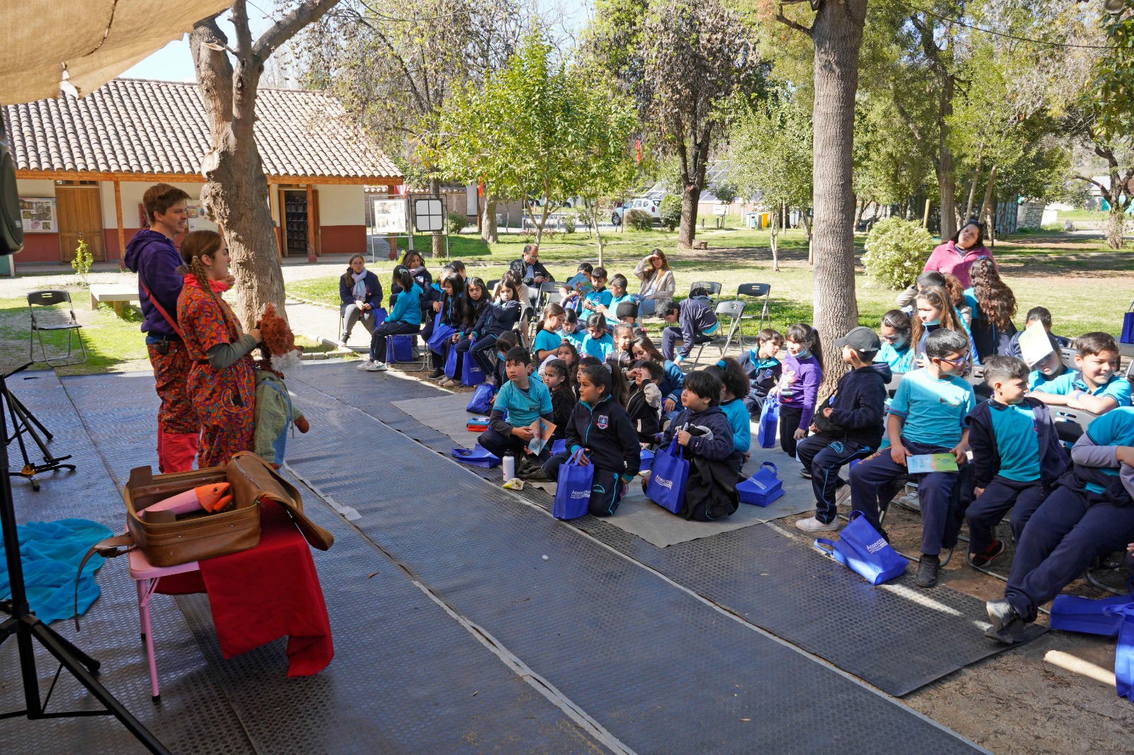CALLE LARGA: “Tito y la ruta del agua”: obra de teatro infantil incentiva a estudiantes de Calle Larga a cuidar el agua